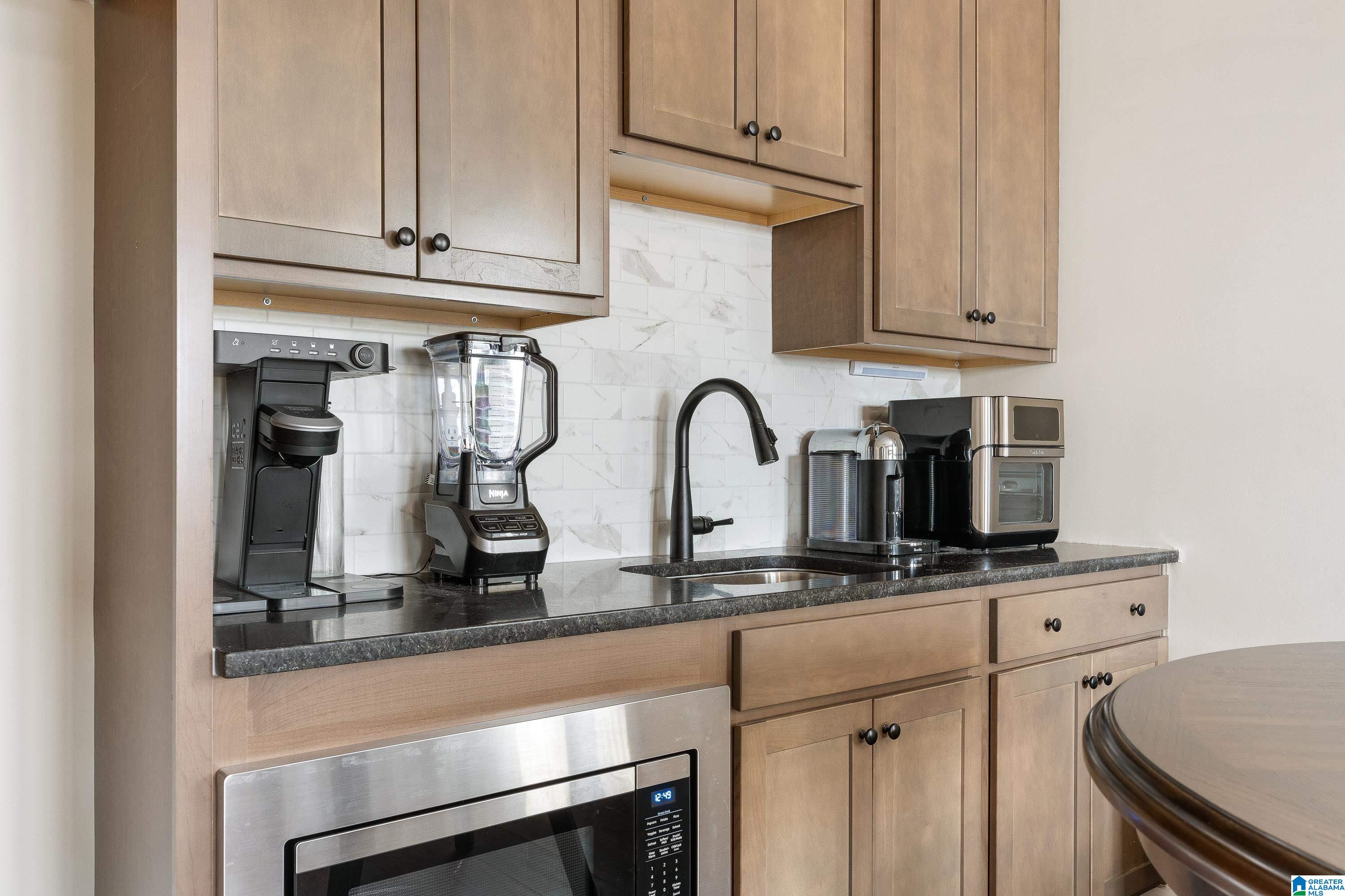 1895 BLACKRIDGE ROAD