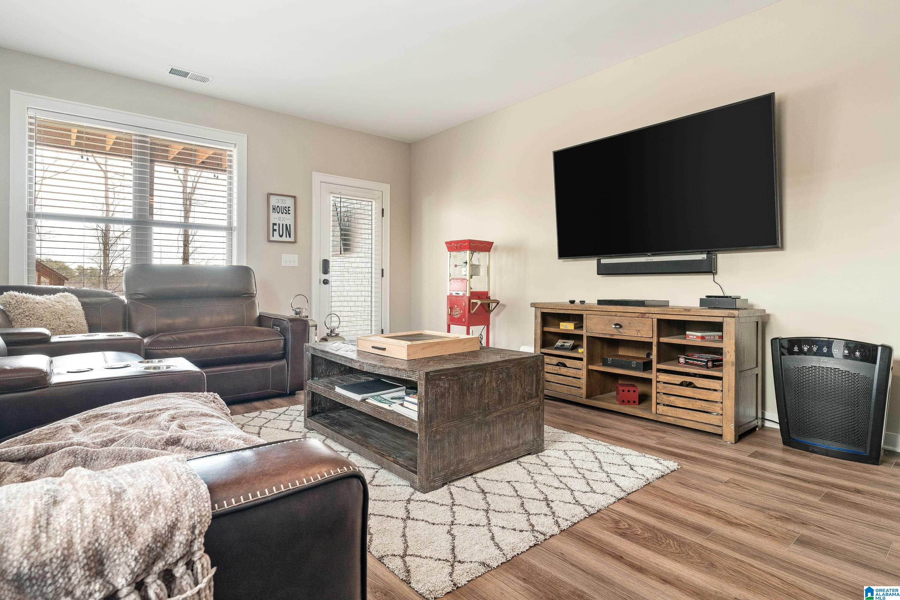 1895 BLACKRIDGE ROAD