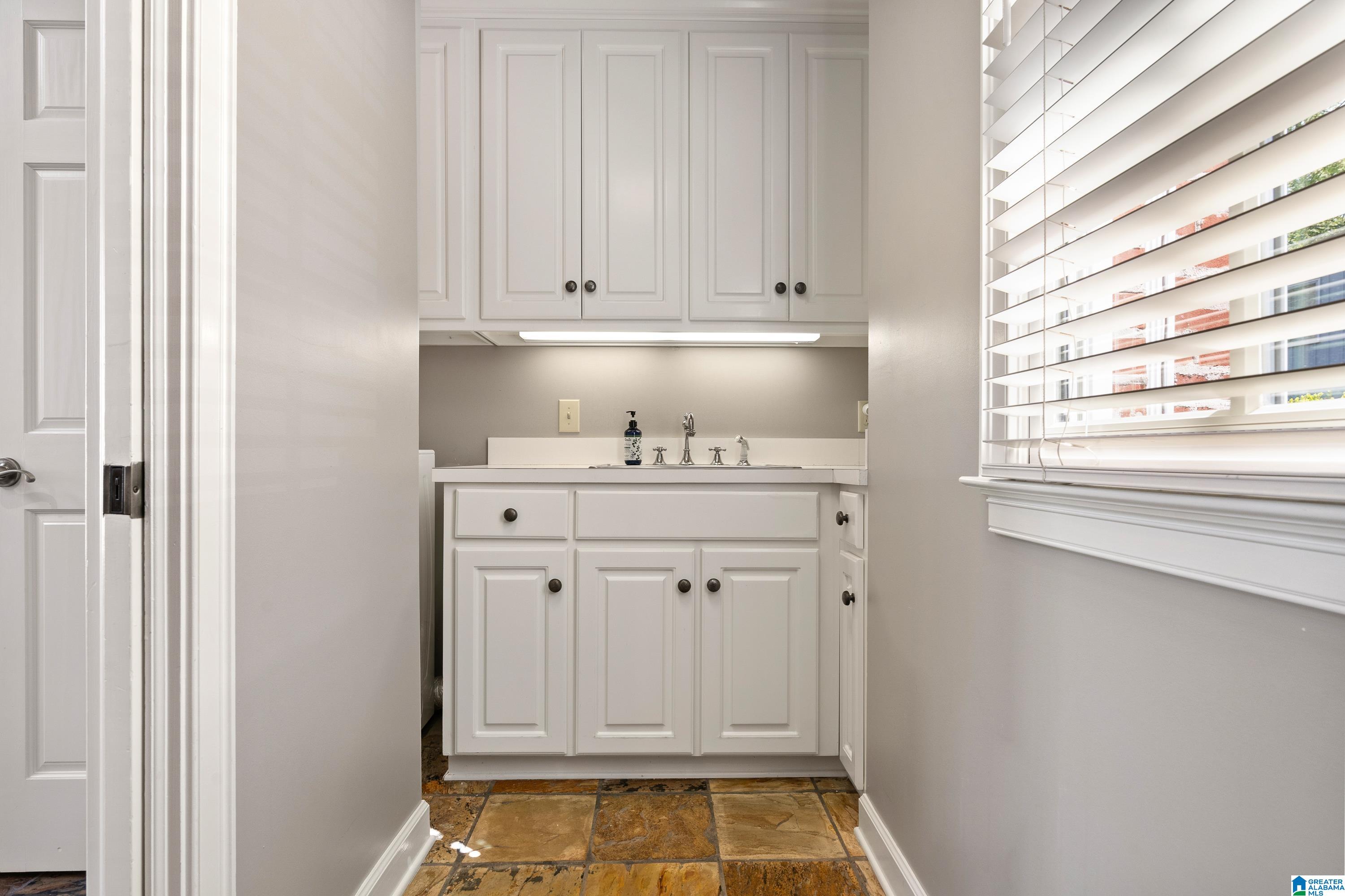 3 GLEN IRIS PARK