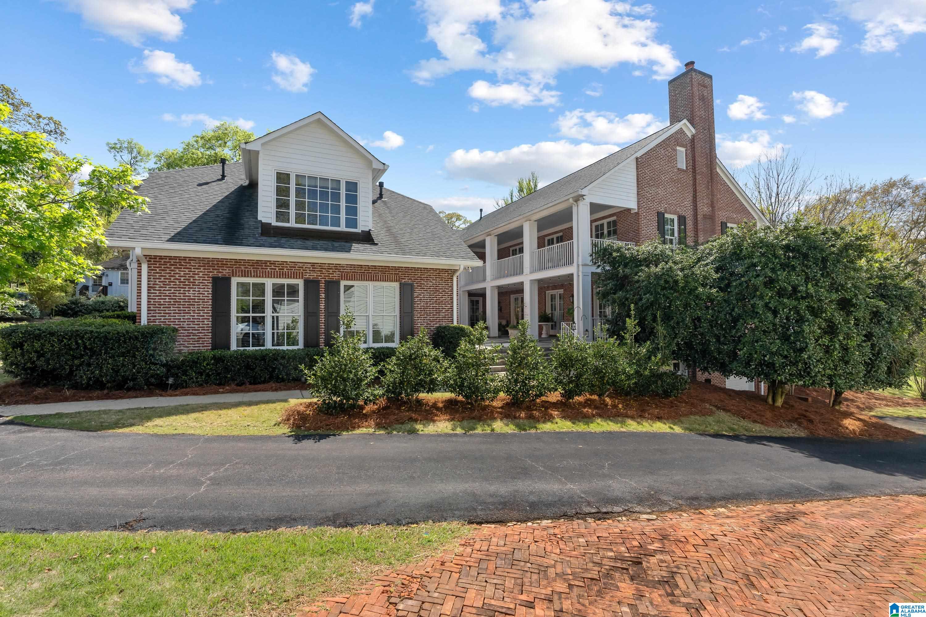 3 GLEN IRIS PARK