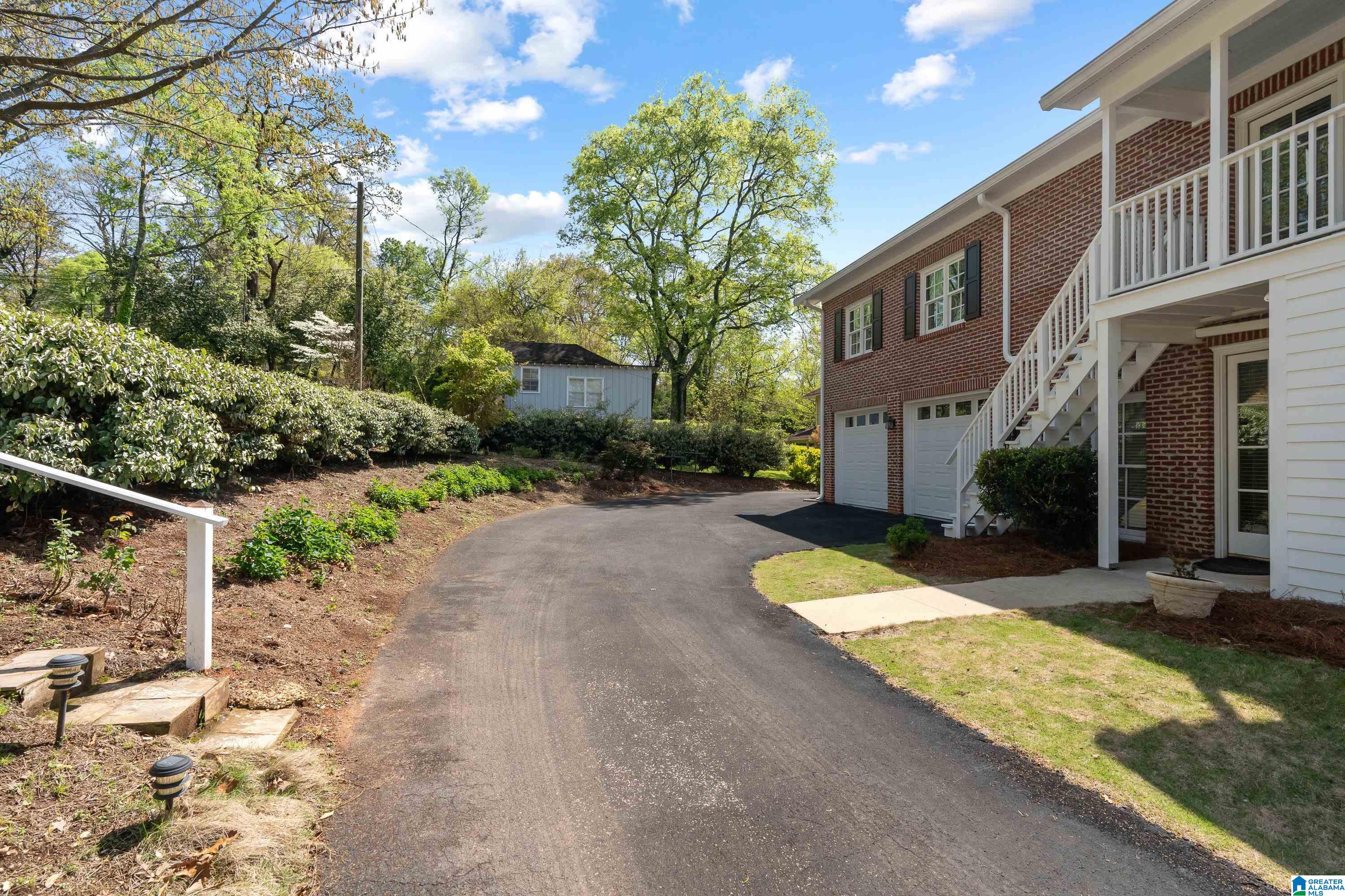 3 GLEN IRIS PARK