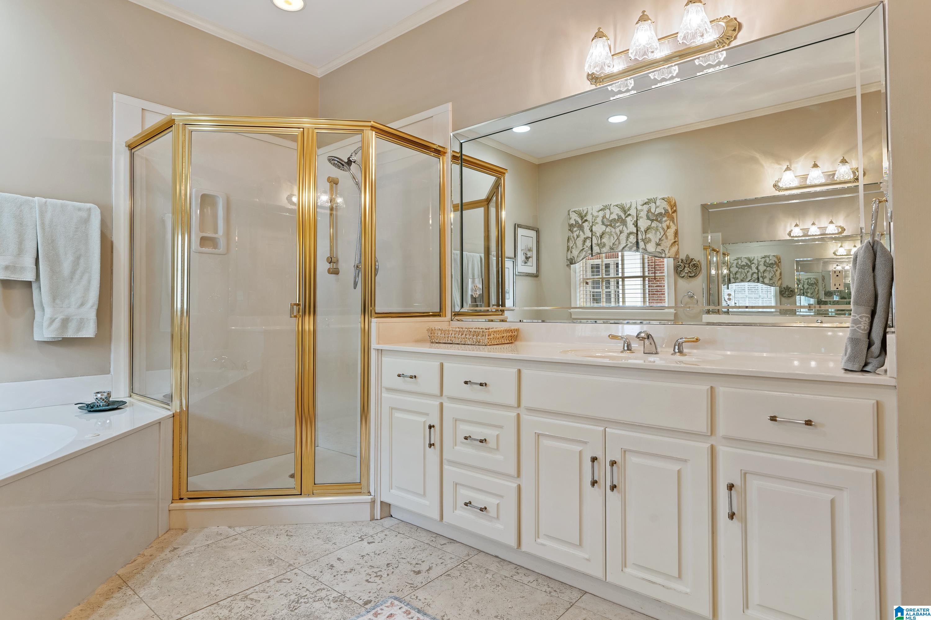 3 GLEN IRIS PARK