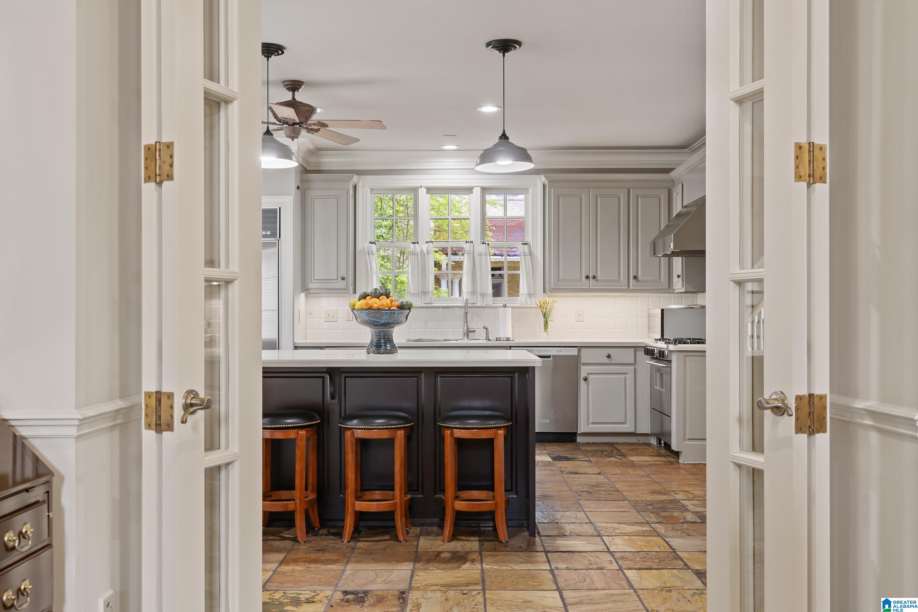 3 GLEN IRIS PARK