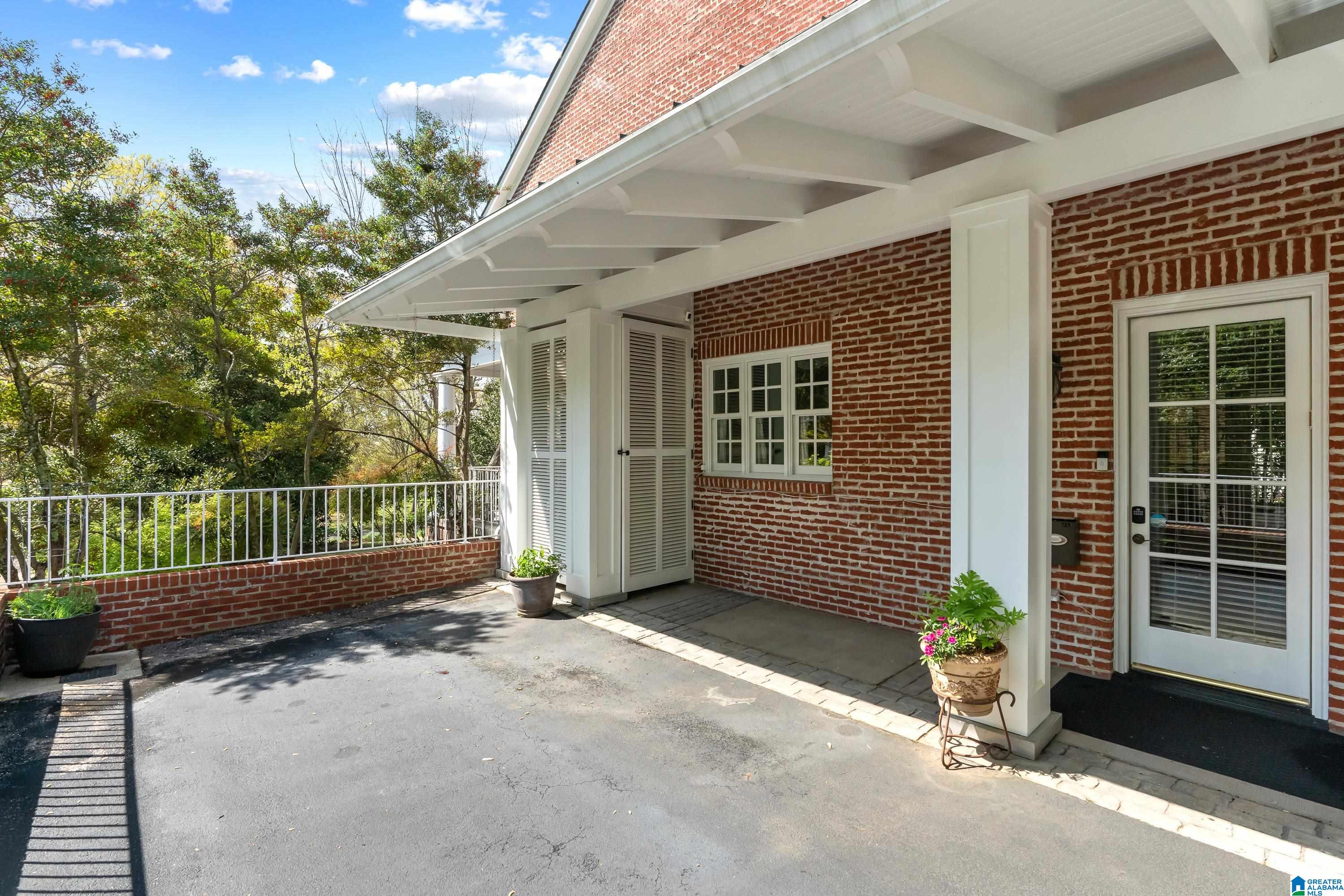 3 GLEN IRIS PARK