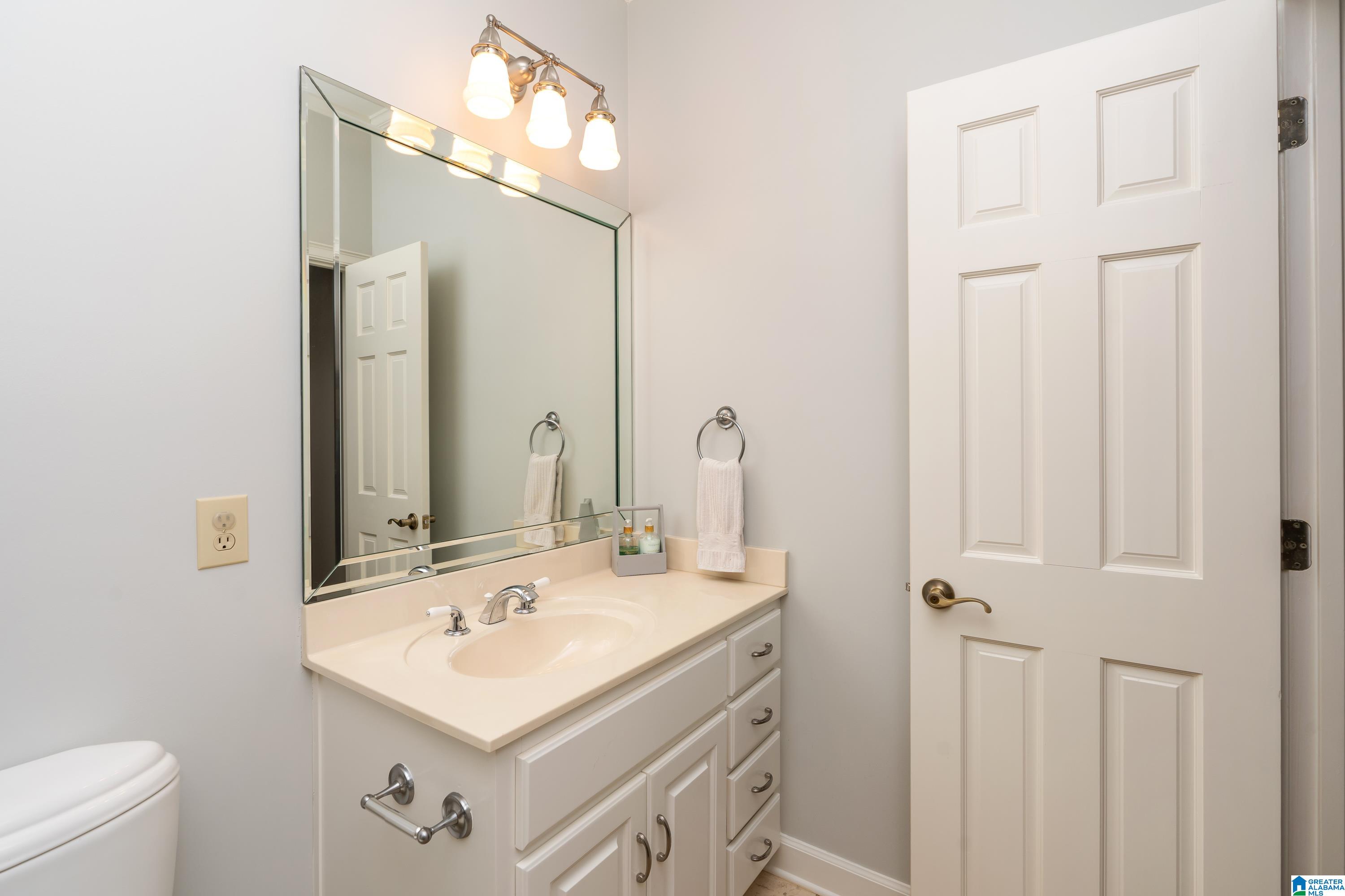 3 GLEN IRIS PARK