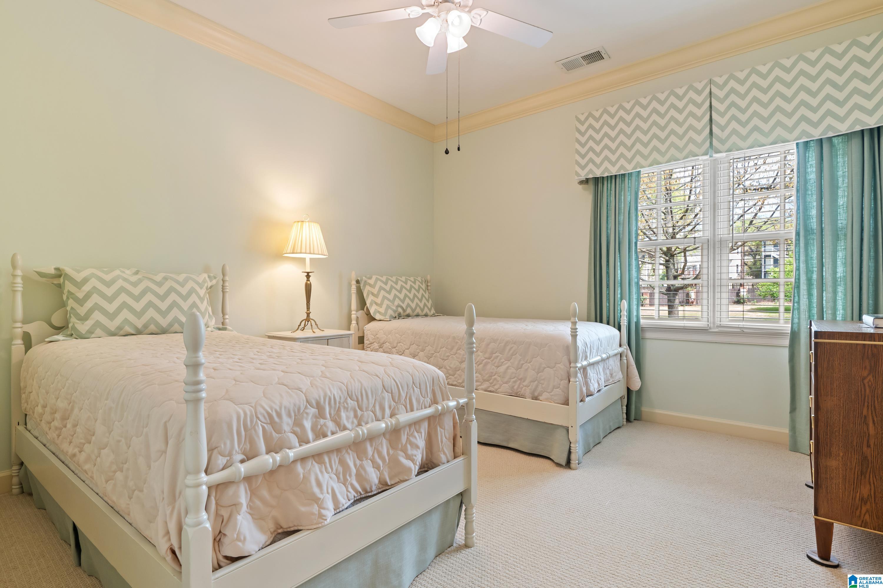 3 GLEN IRIS PARK