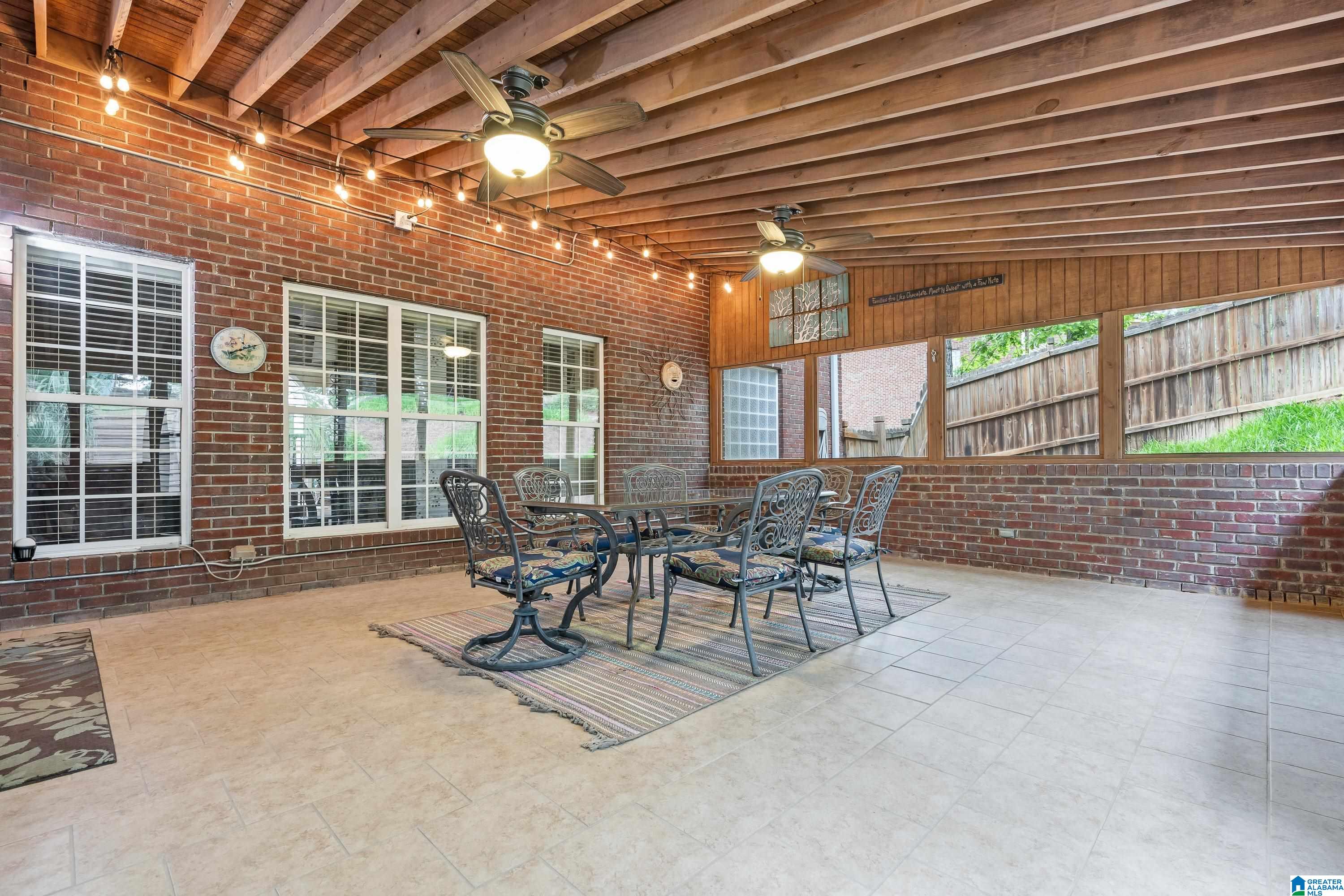 1211 WOODLANDS WAY