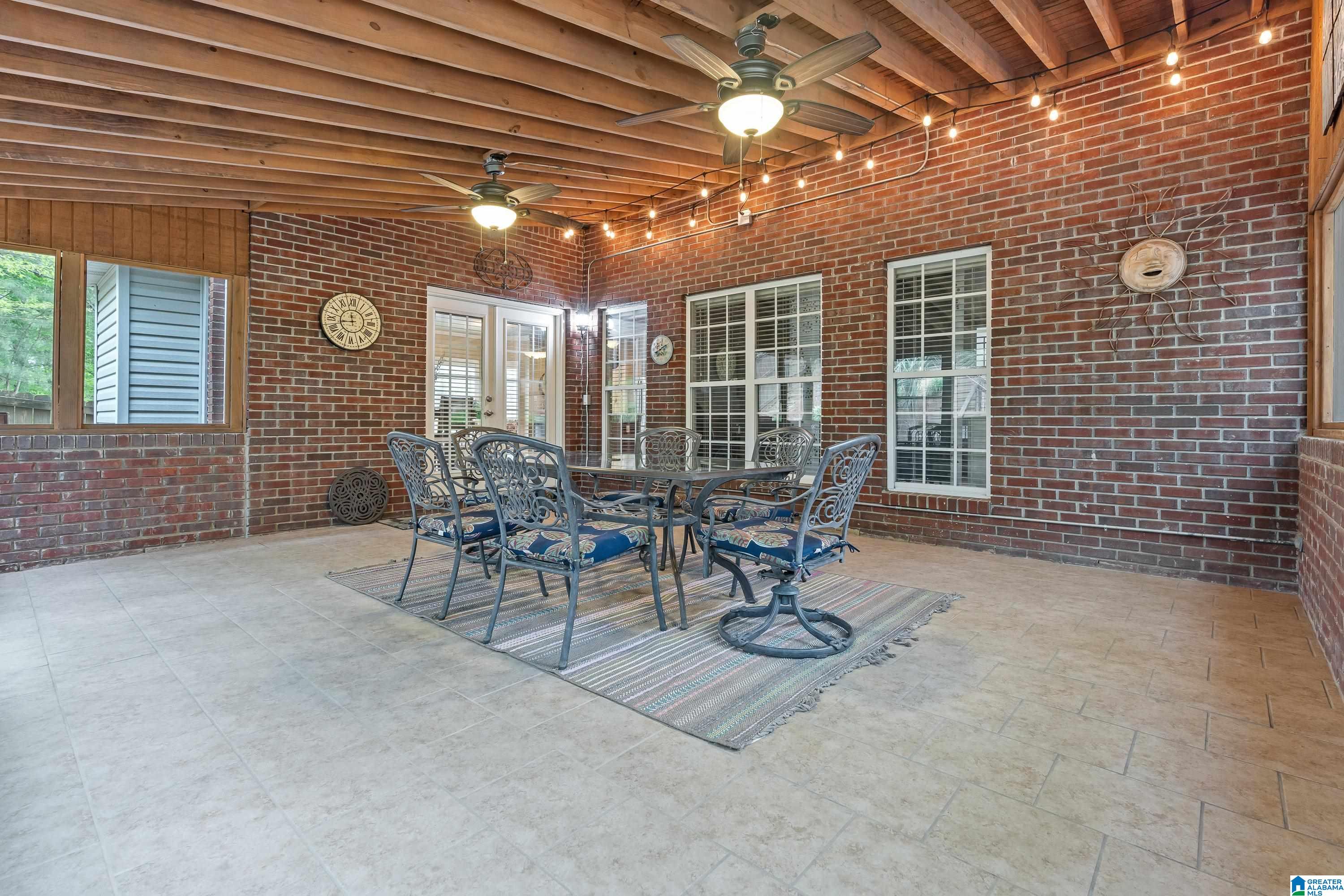 1211 WOODLANDS WAY
