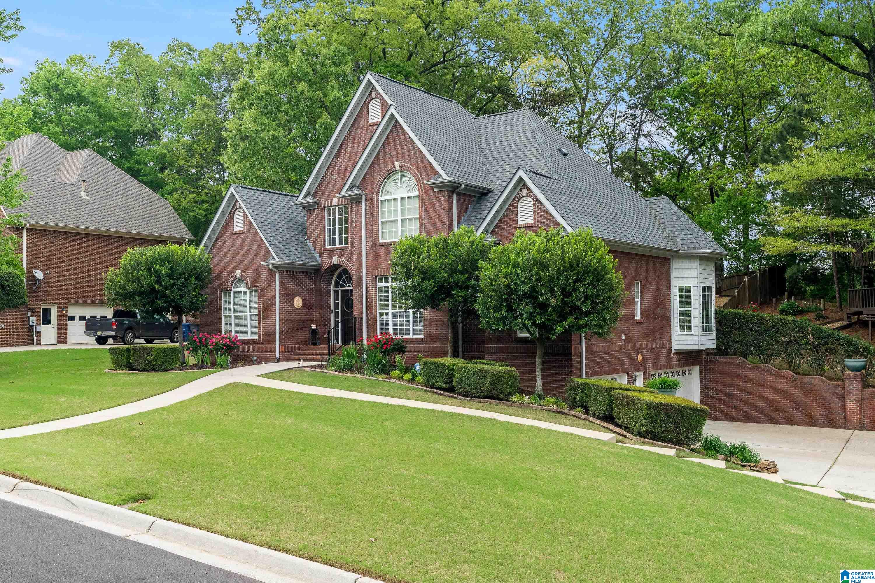 1211 WOODLANDS WAY