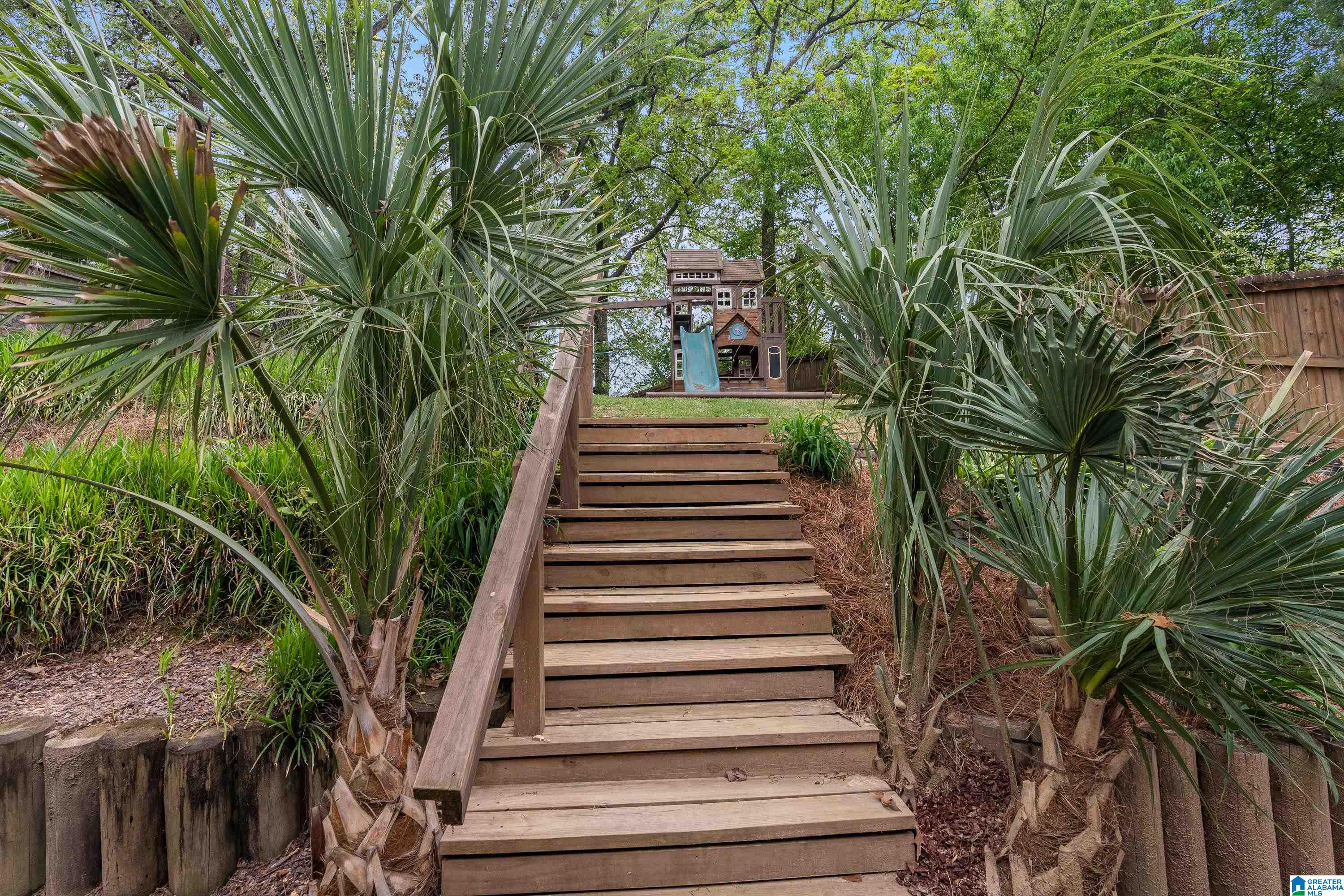 1211 WOODLANDS WAY