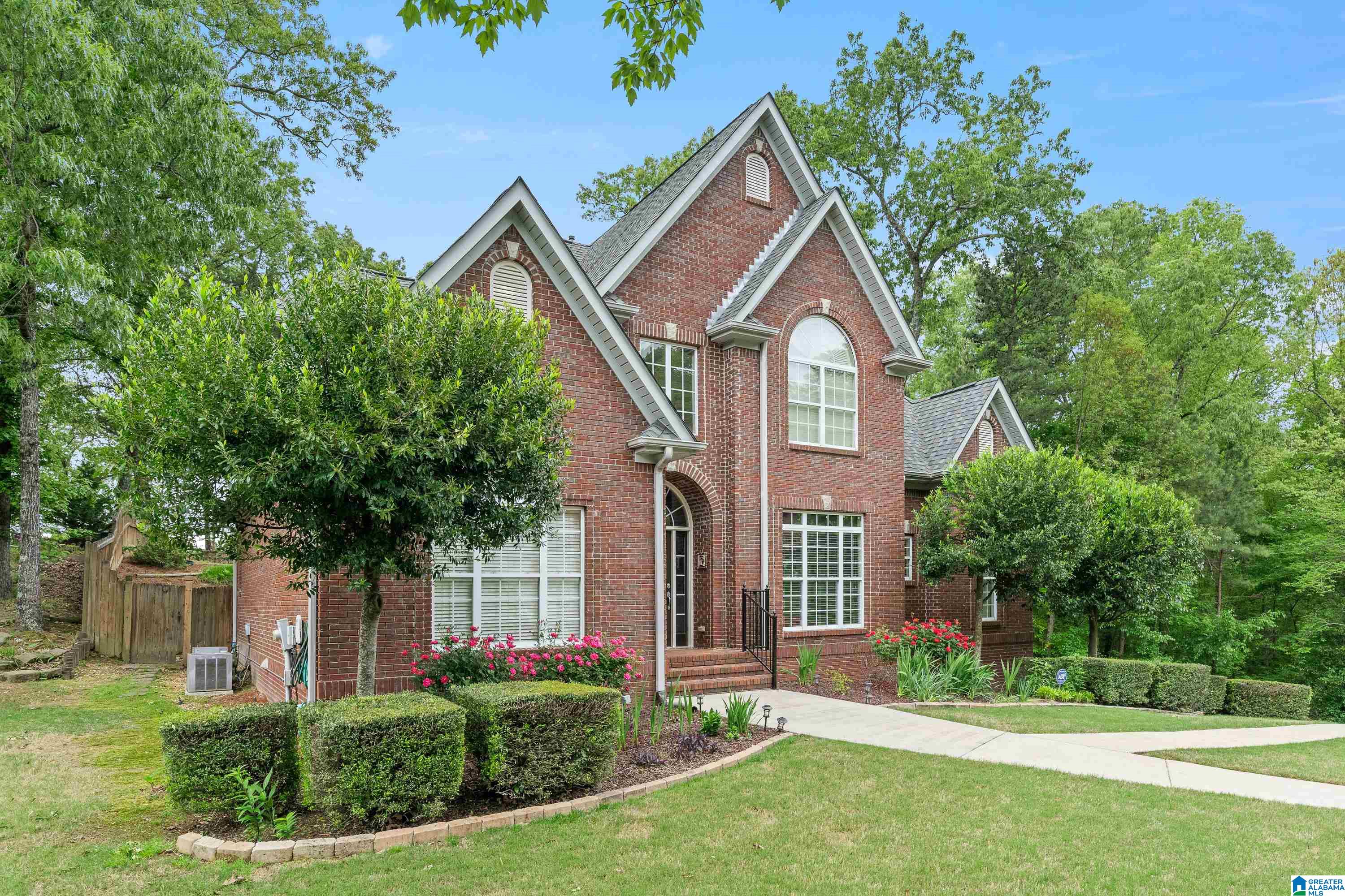 1211 WOODLANDS WAY