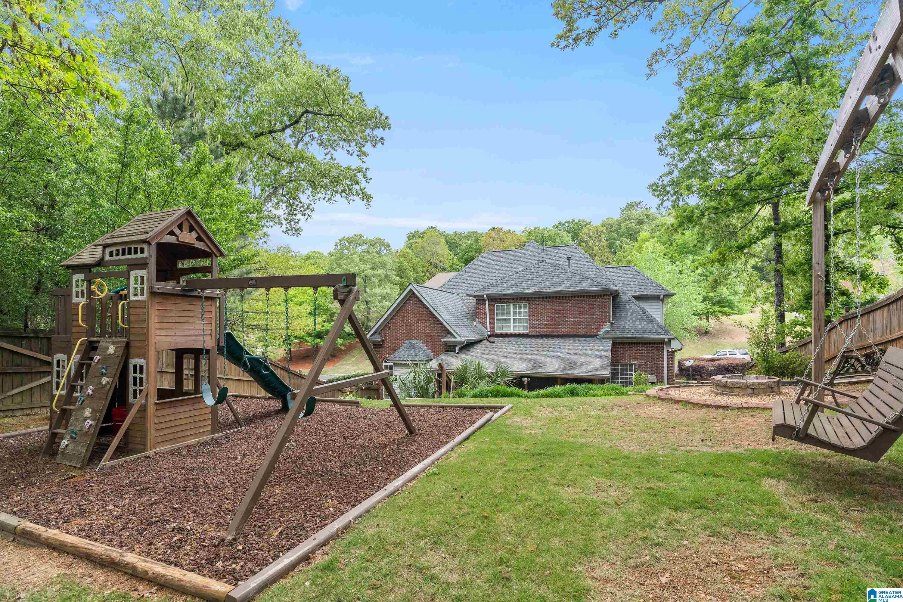 1211 WOODLANDS WAY
