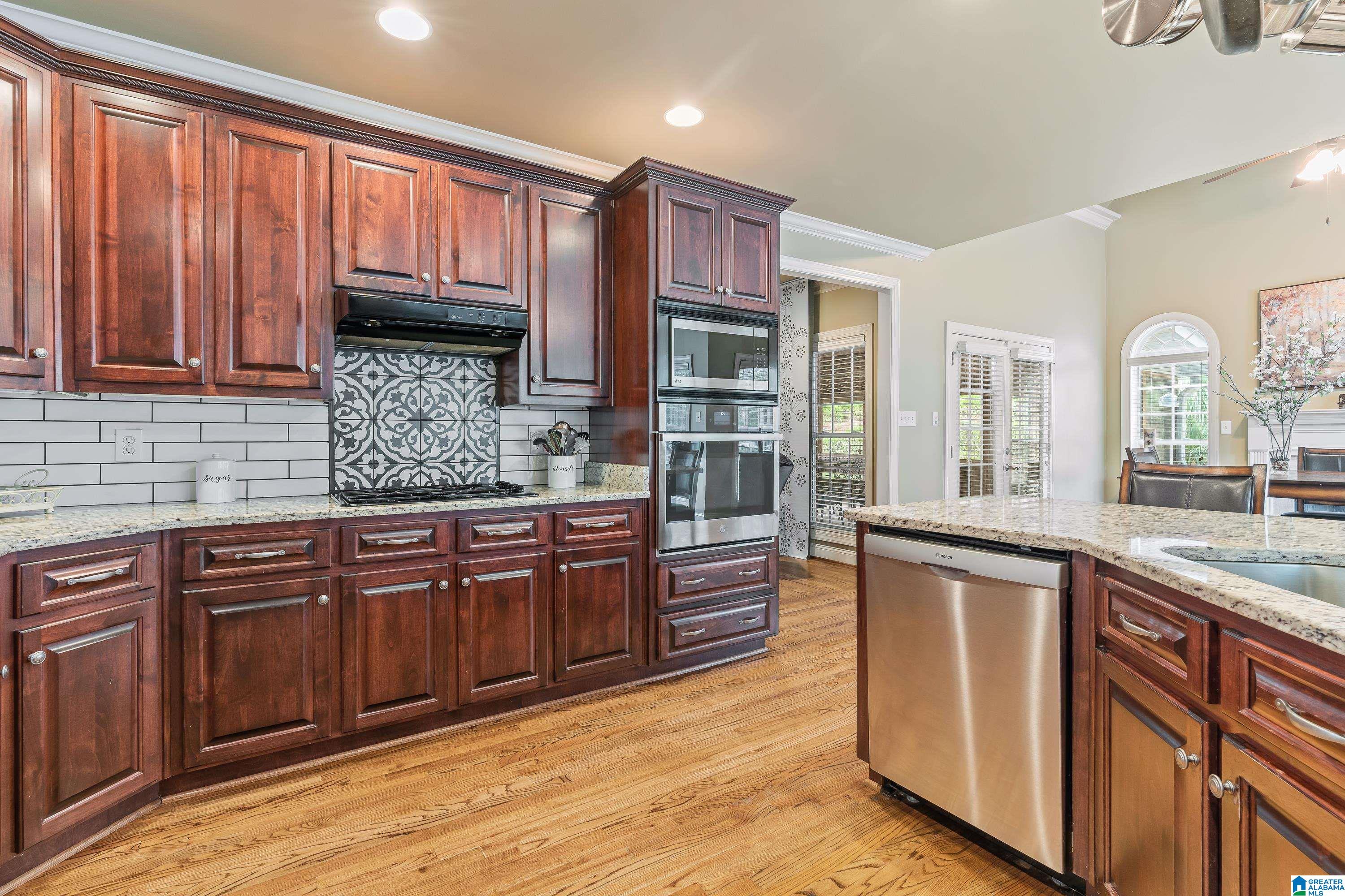 1211 WOODLANDS WAY