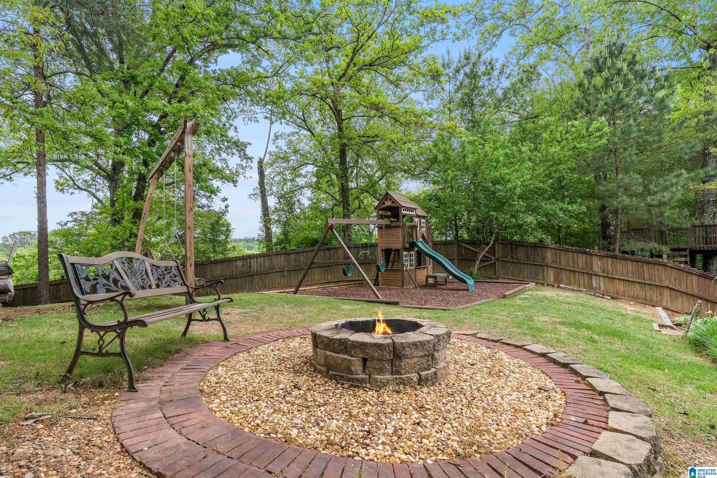 1211 WOODLANDS WAY