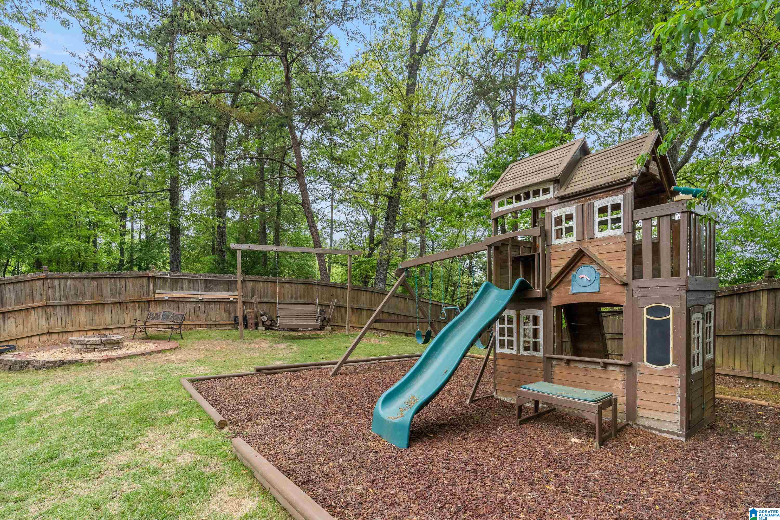 1211 WOODLANDS WAY