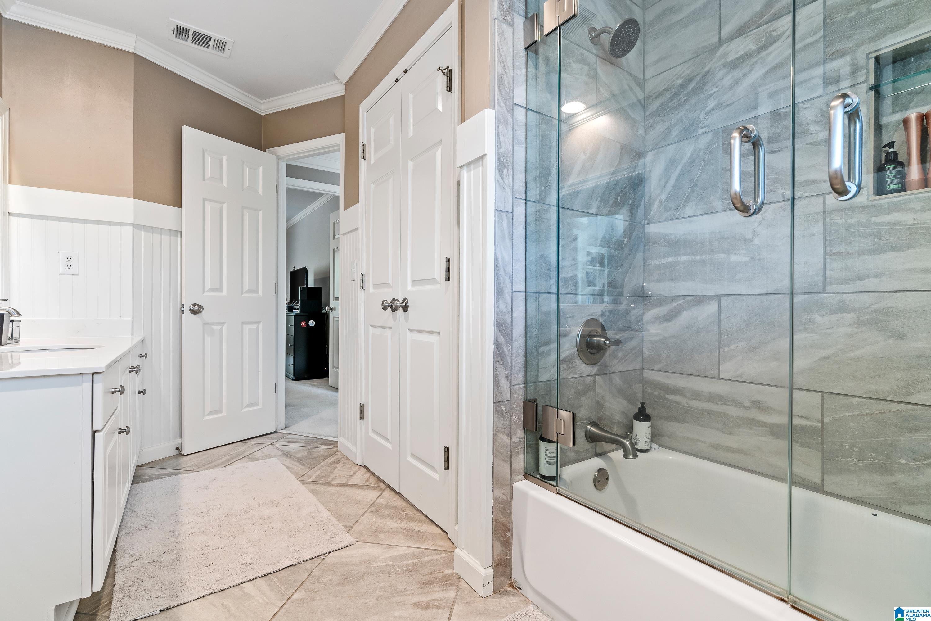 5085 LAKE CREST CIRCLE