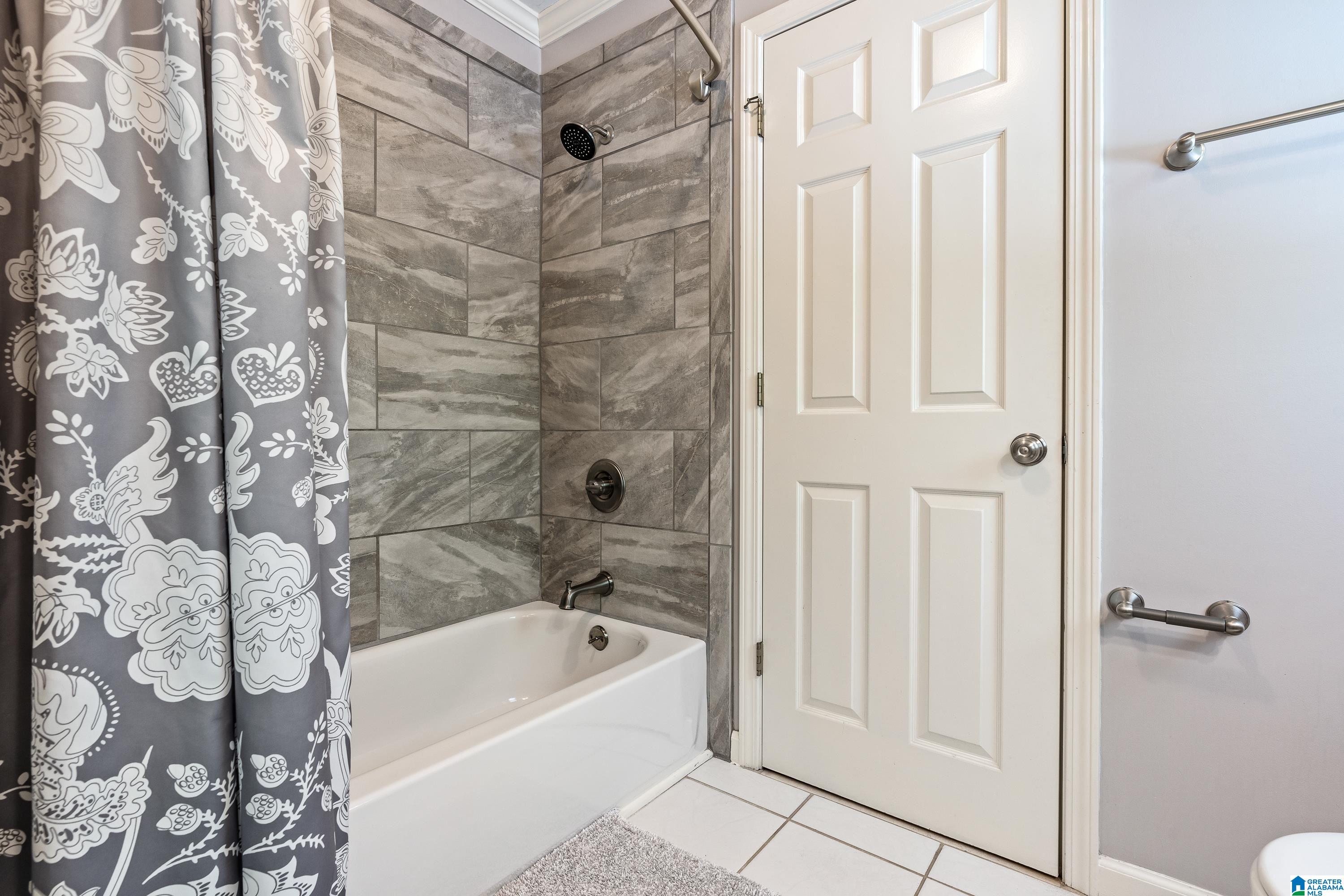 5085 LAKE CREST CIRCLE