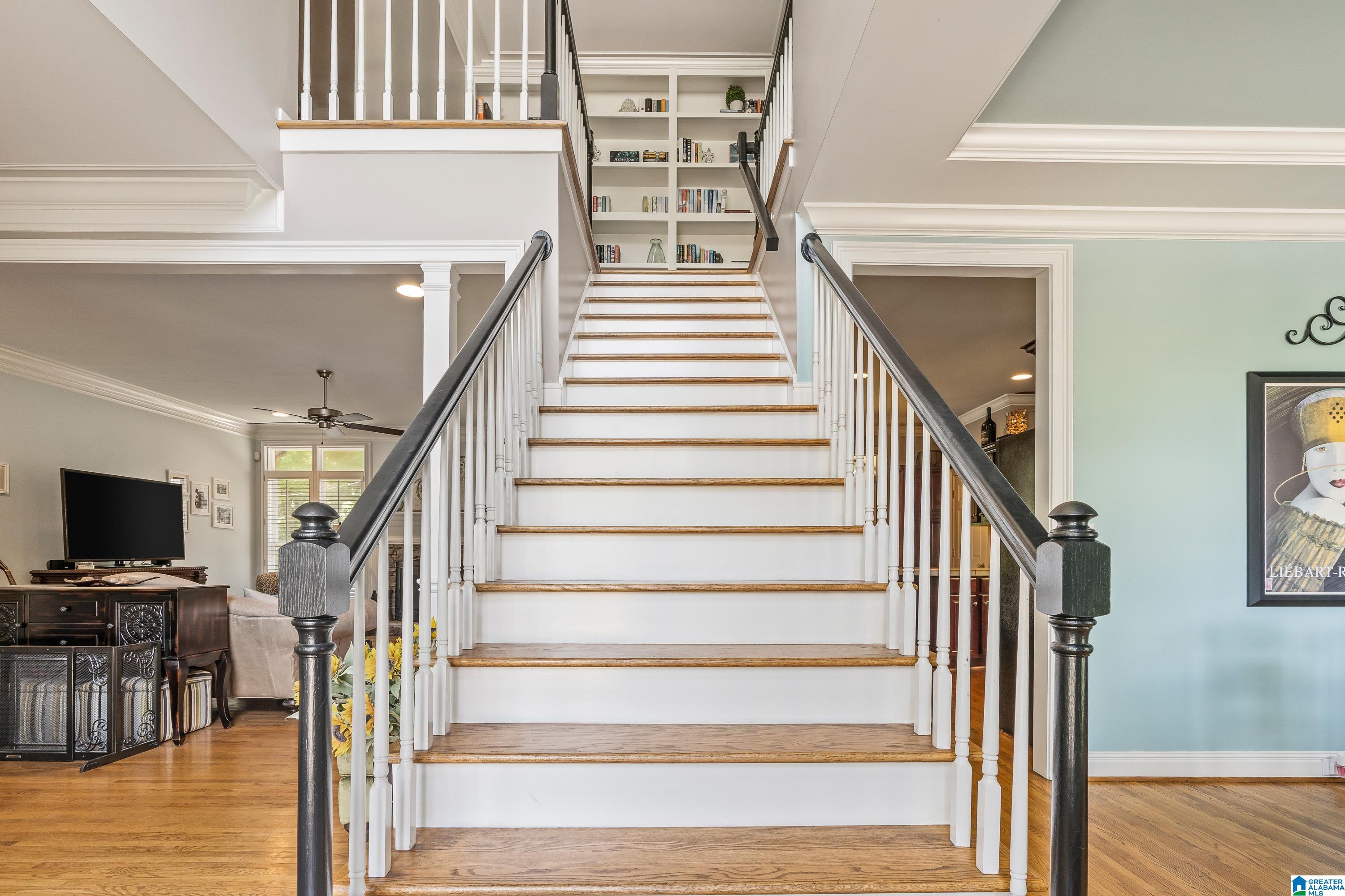 5085 LAKE CREST CIRCLE