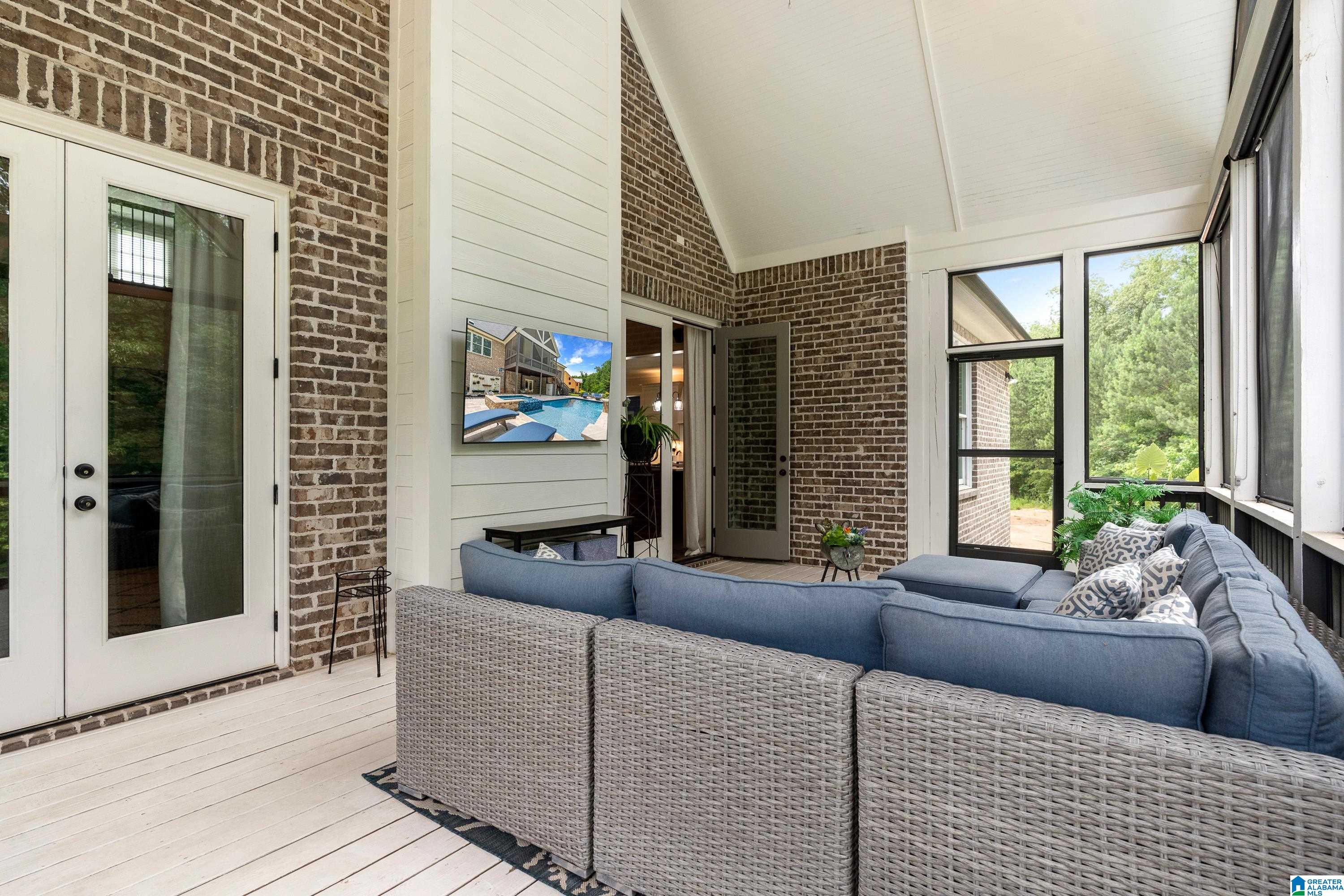 2077 HIGHLAND GATE WAY