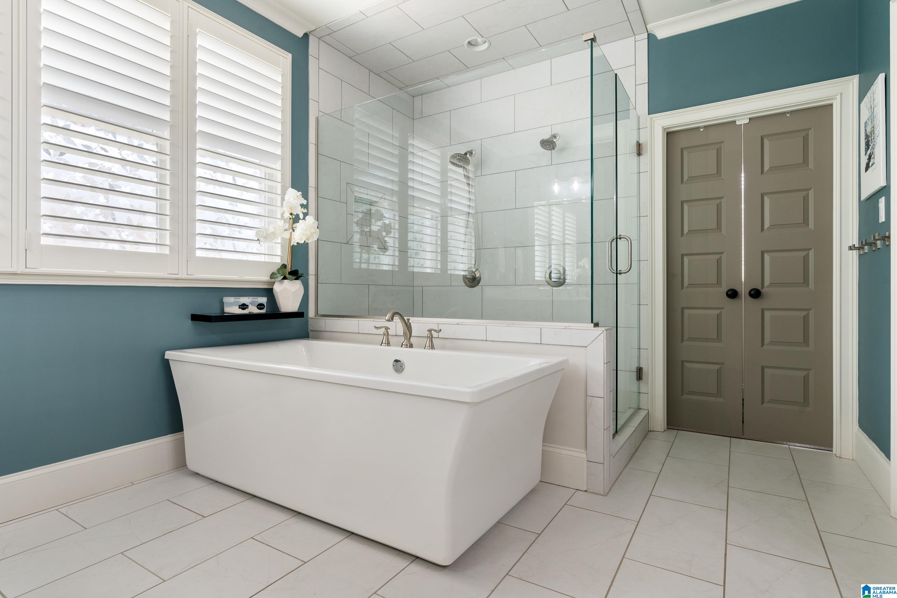 2077 HIGHLAND GATE WAY