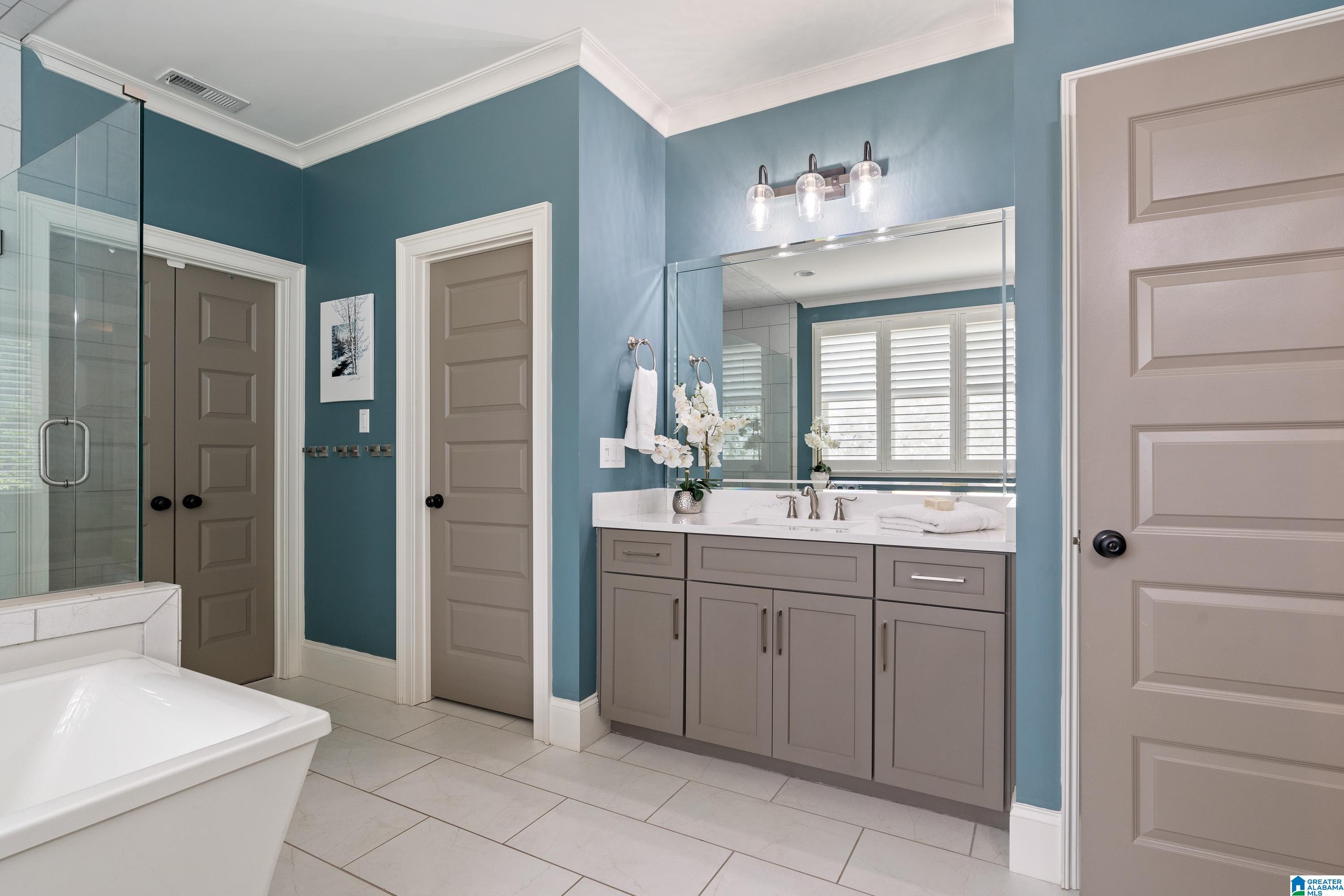 2077 HIGHLAND GATE WAY