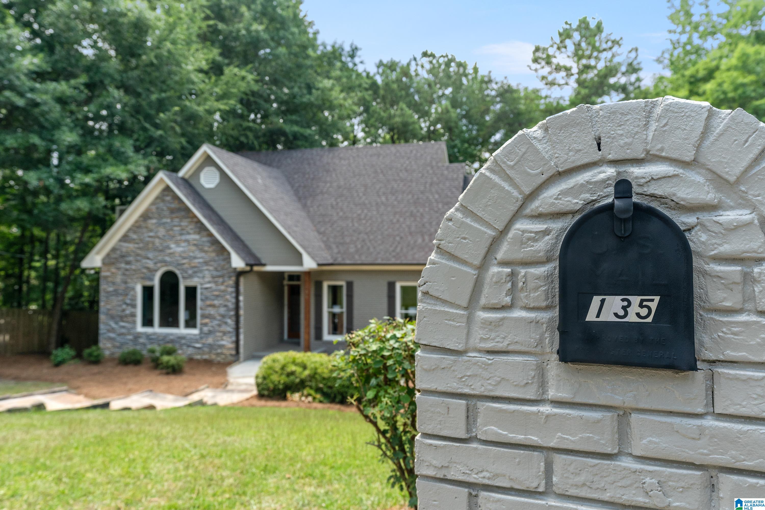 135 OVERVIEW DRIVE