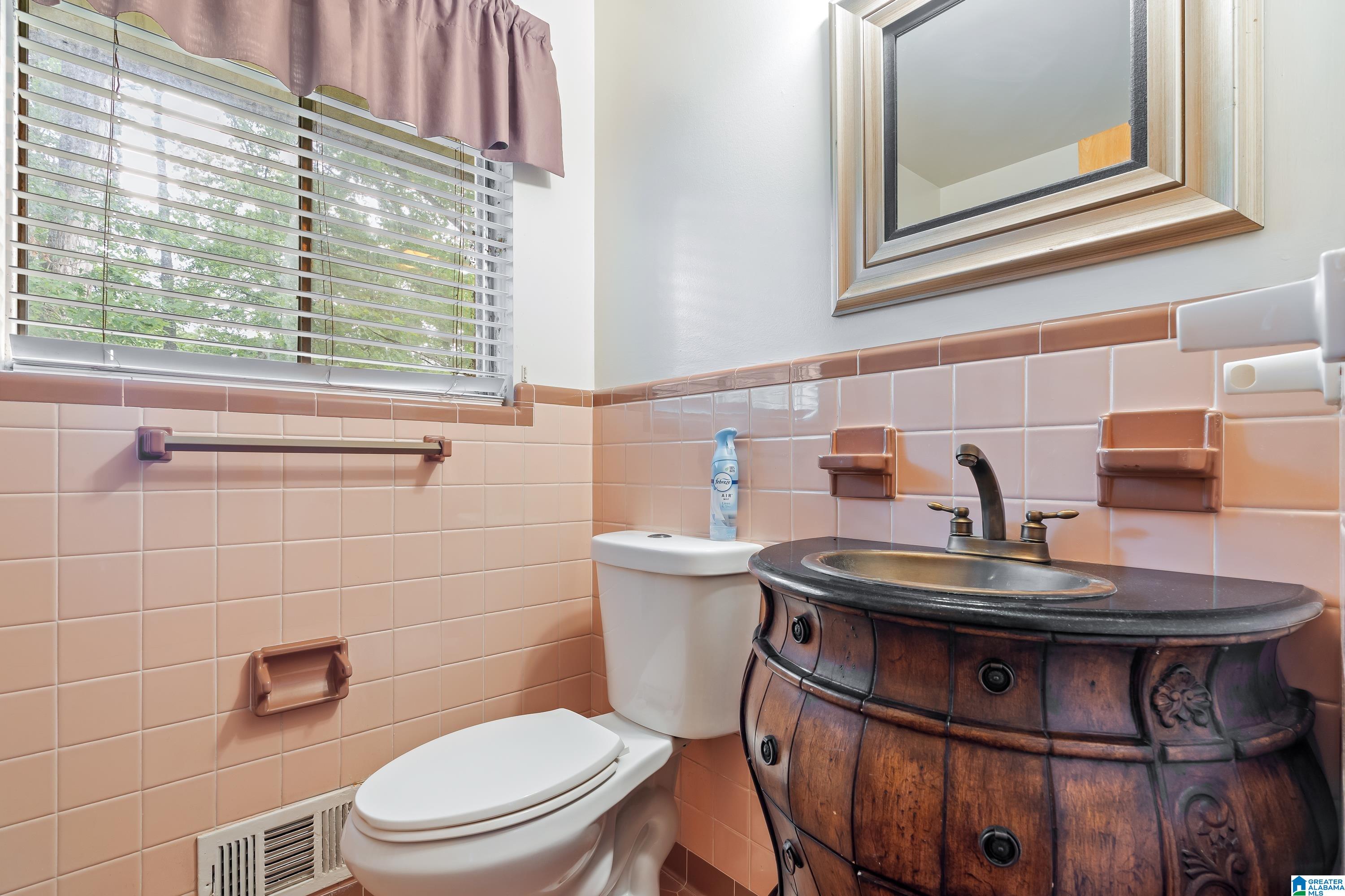 1028 AVOCADO CIRCLE