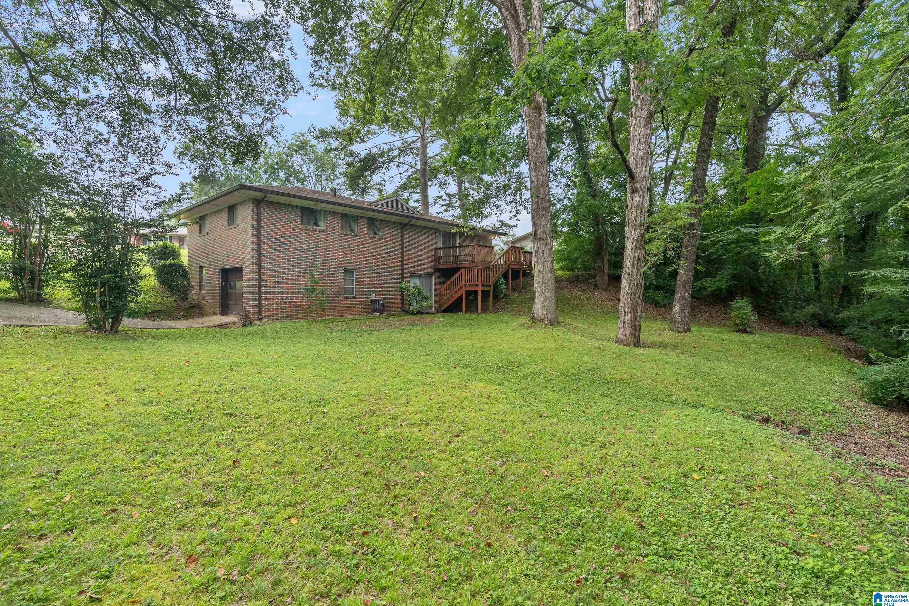 1028 AVOCADO CIRCLE
