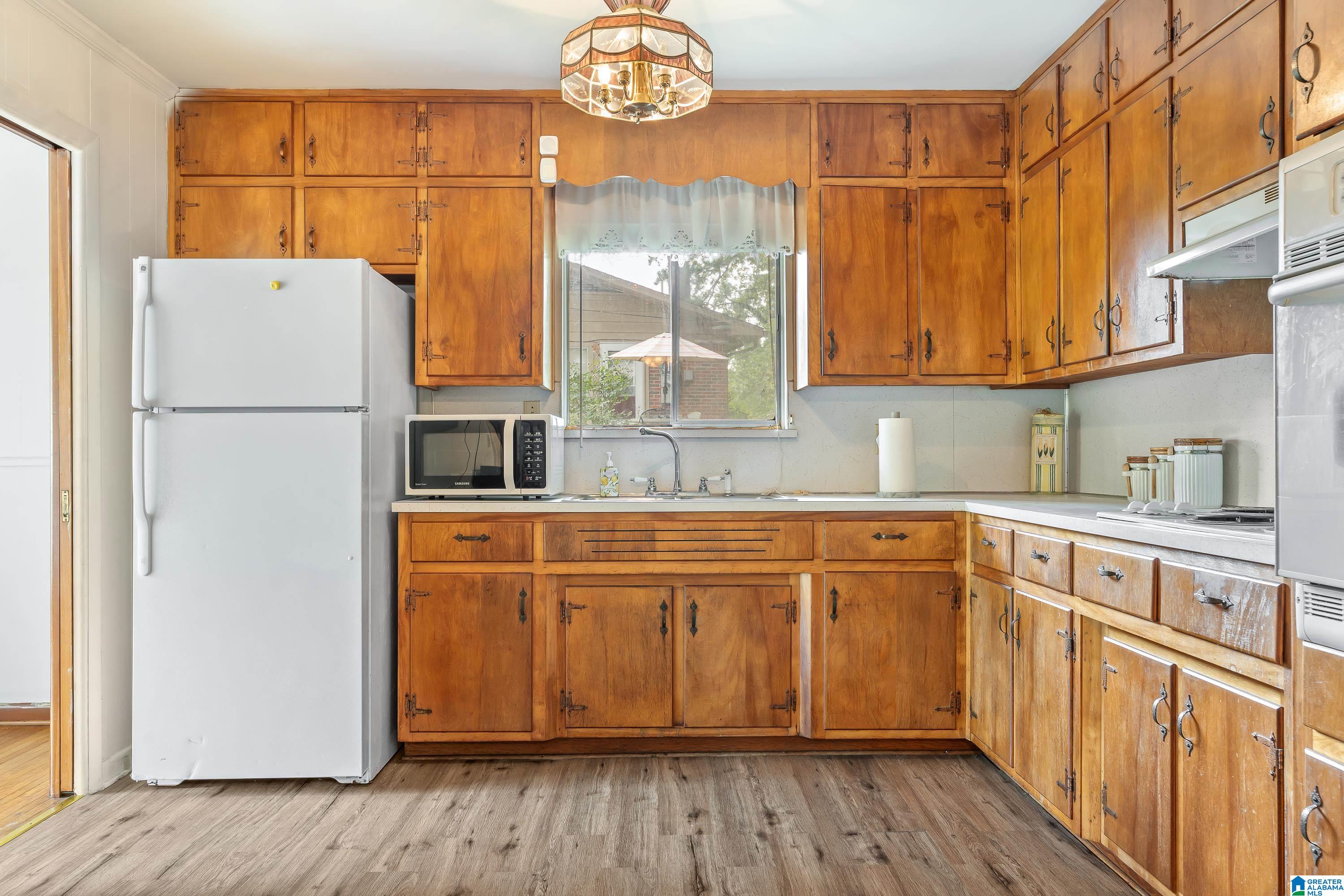 1028 AVOCADO CIRCLE