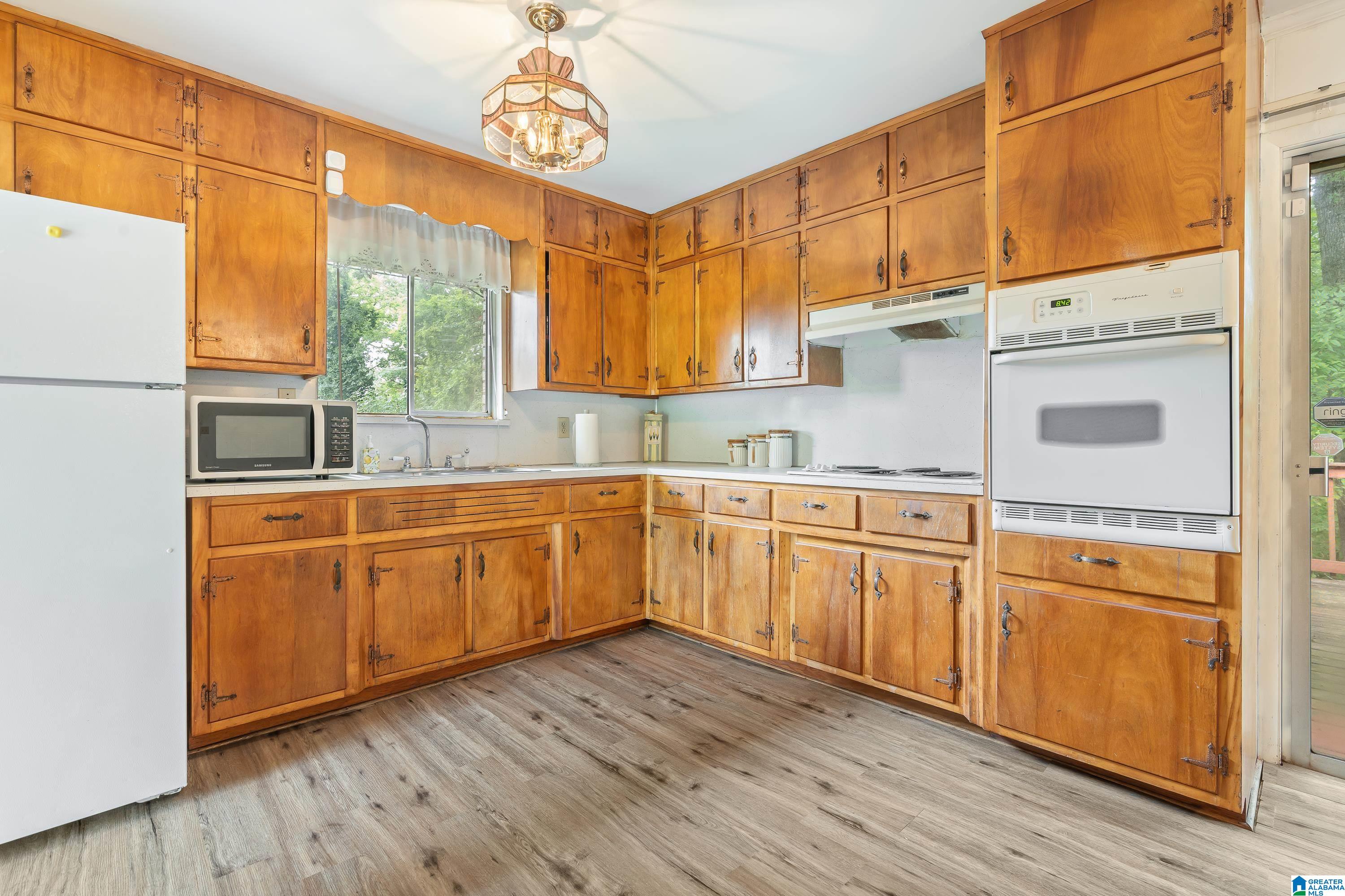 1028 AVOCADO CIRCLE