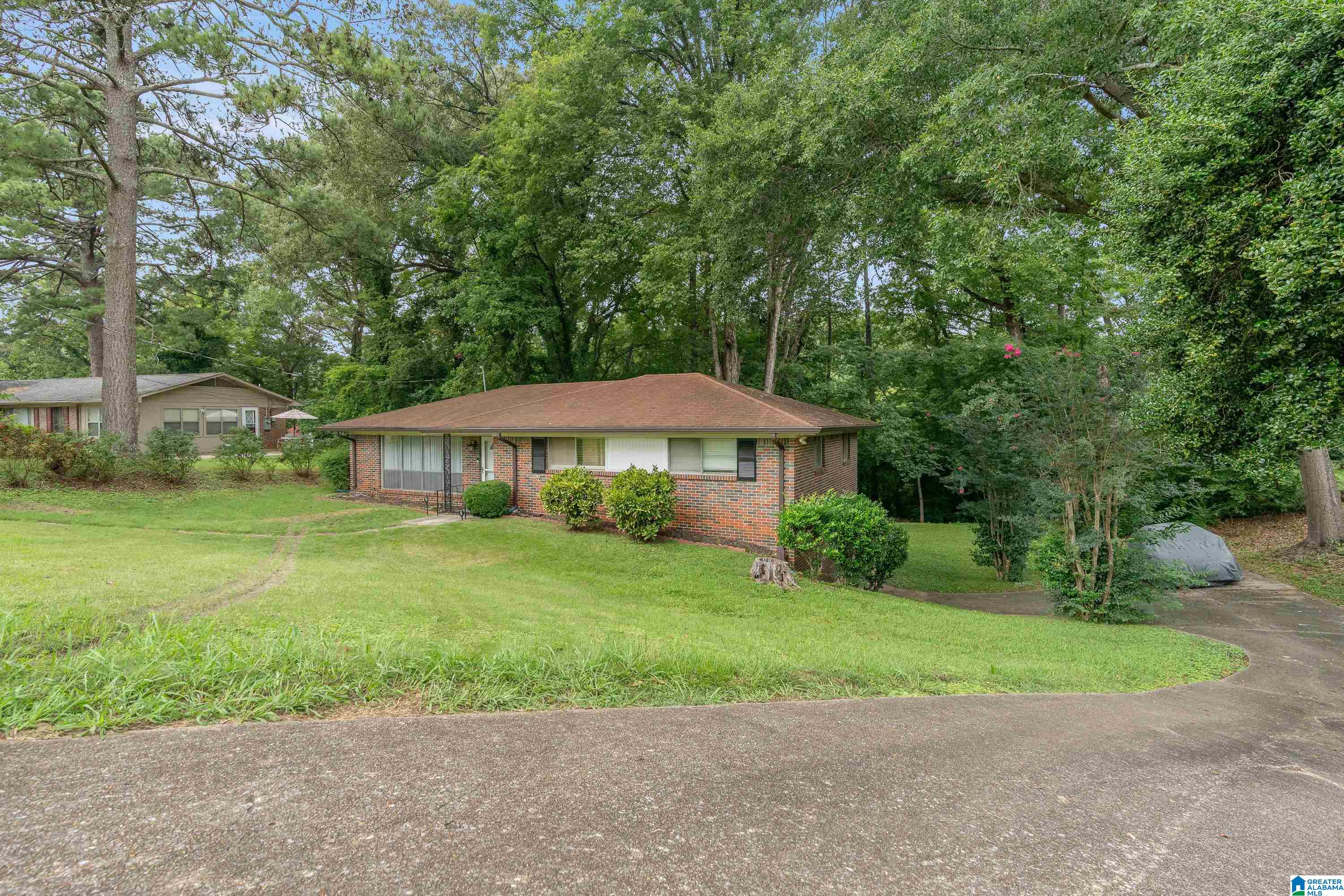 1028 AVOCADO CIRCLE
