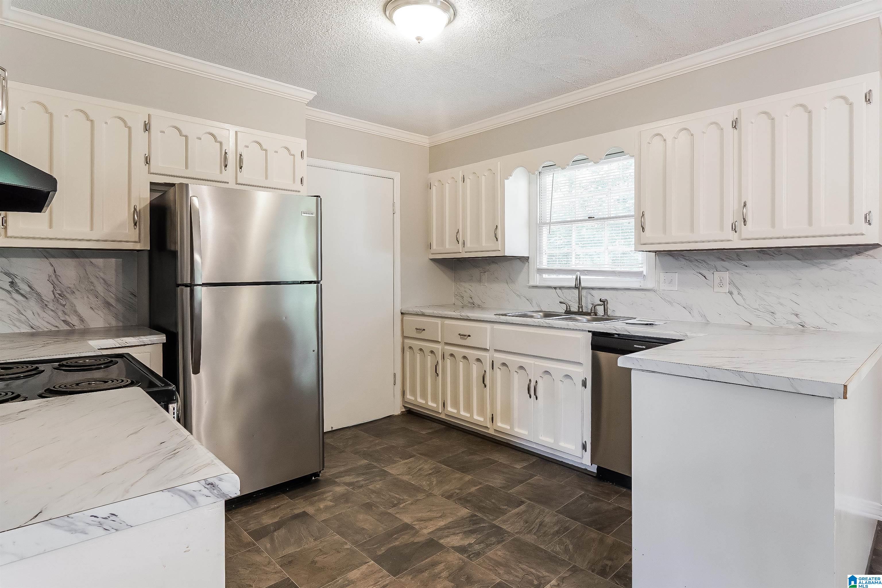 5821 DOGWOOD CIRCLE