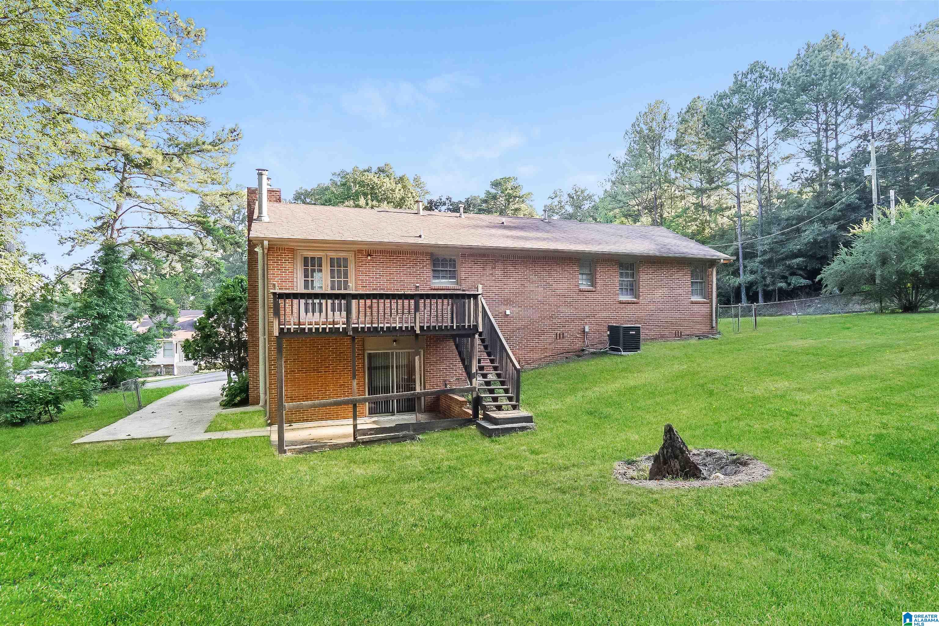 5821 DOGWOOD CIRCLE