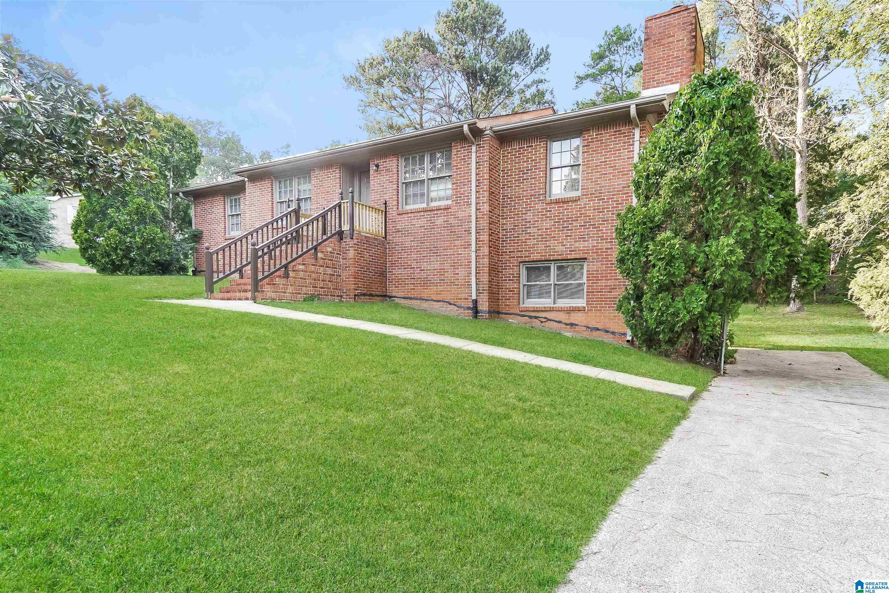5821 DOGWOOD CIRCLE