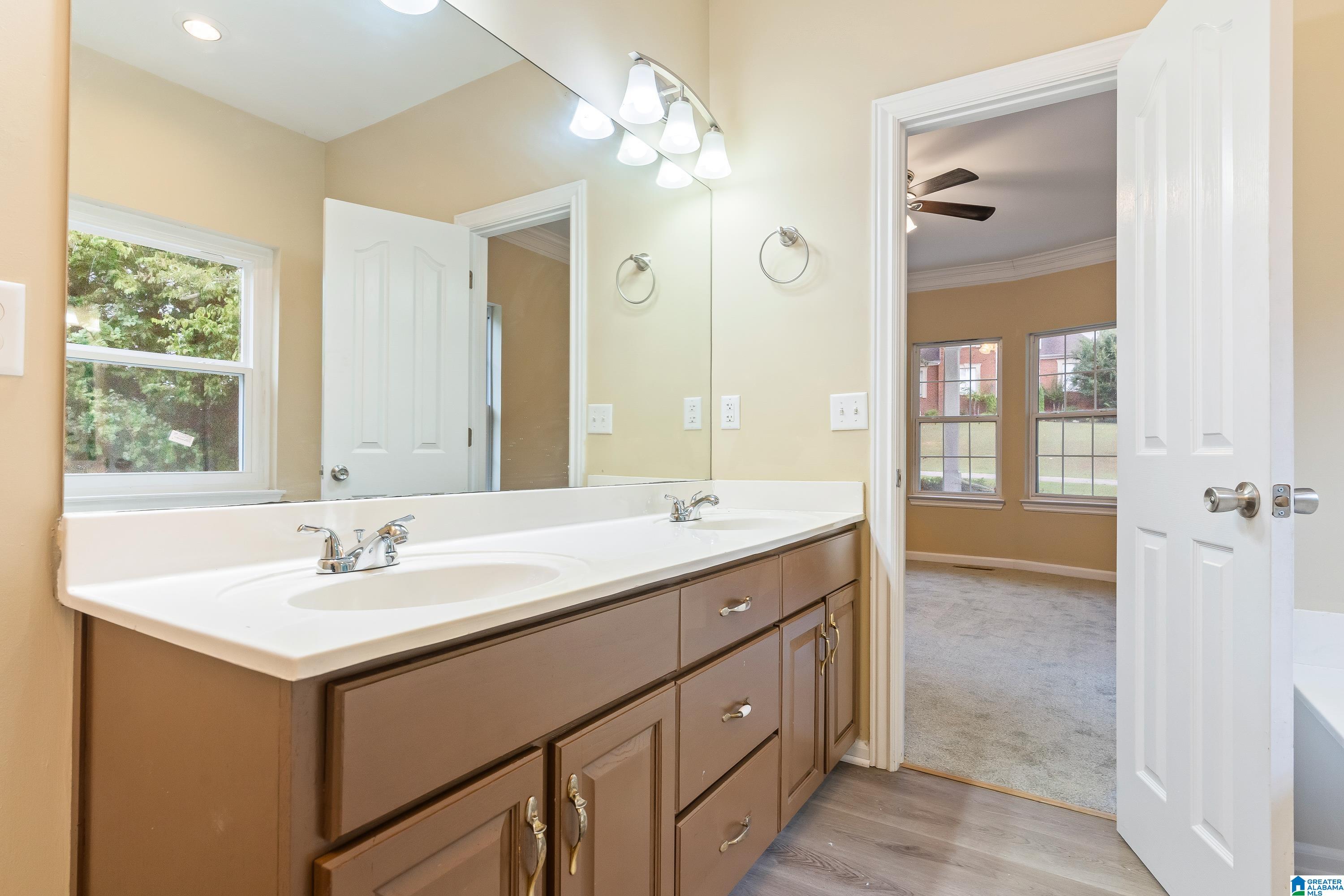 5008 GOLD LEAF LANE