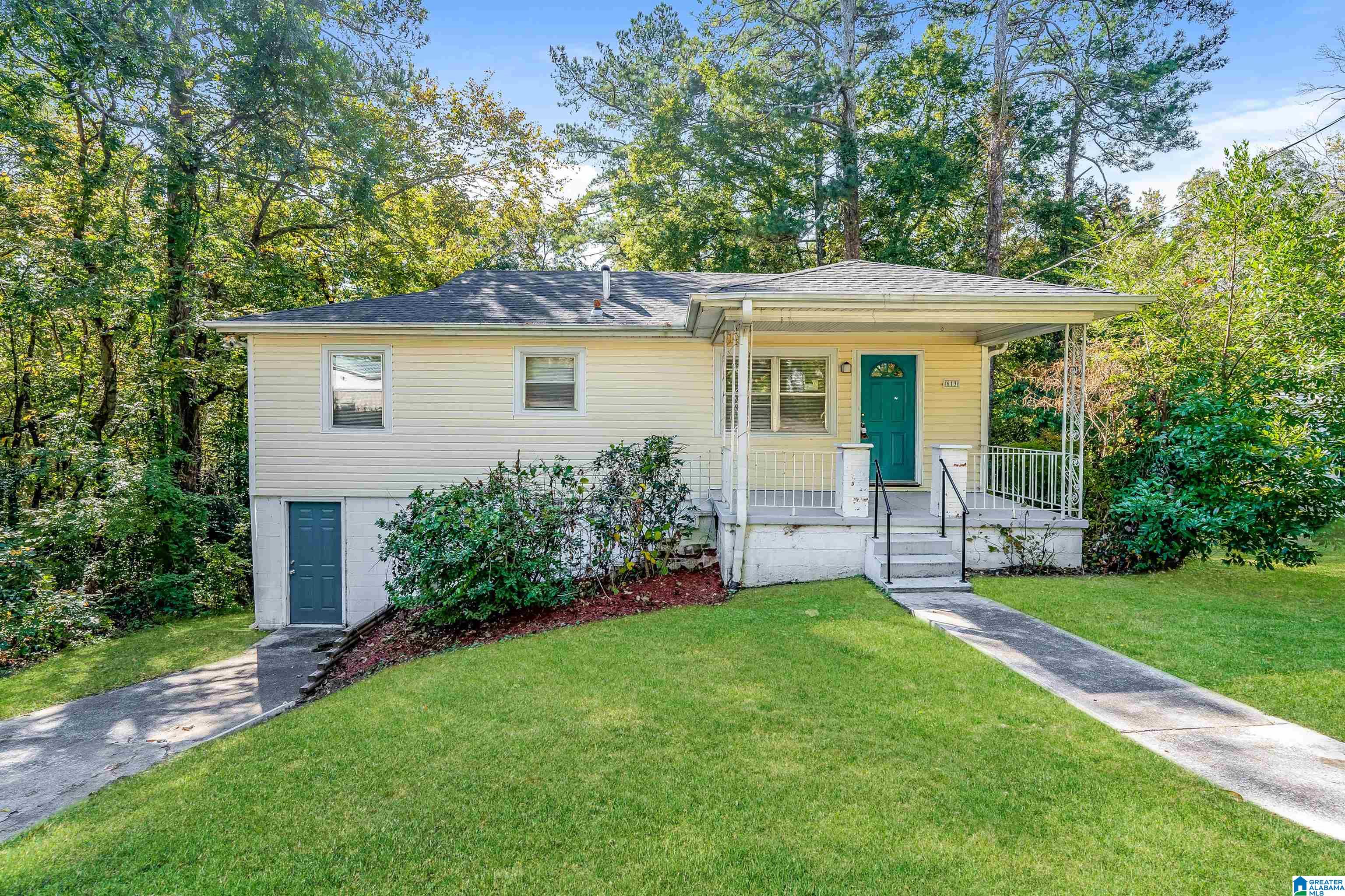 613 WOODLAND COURT NE