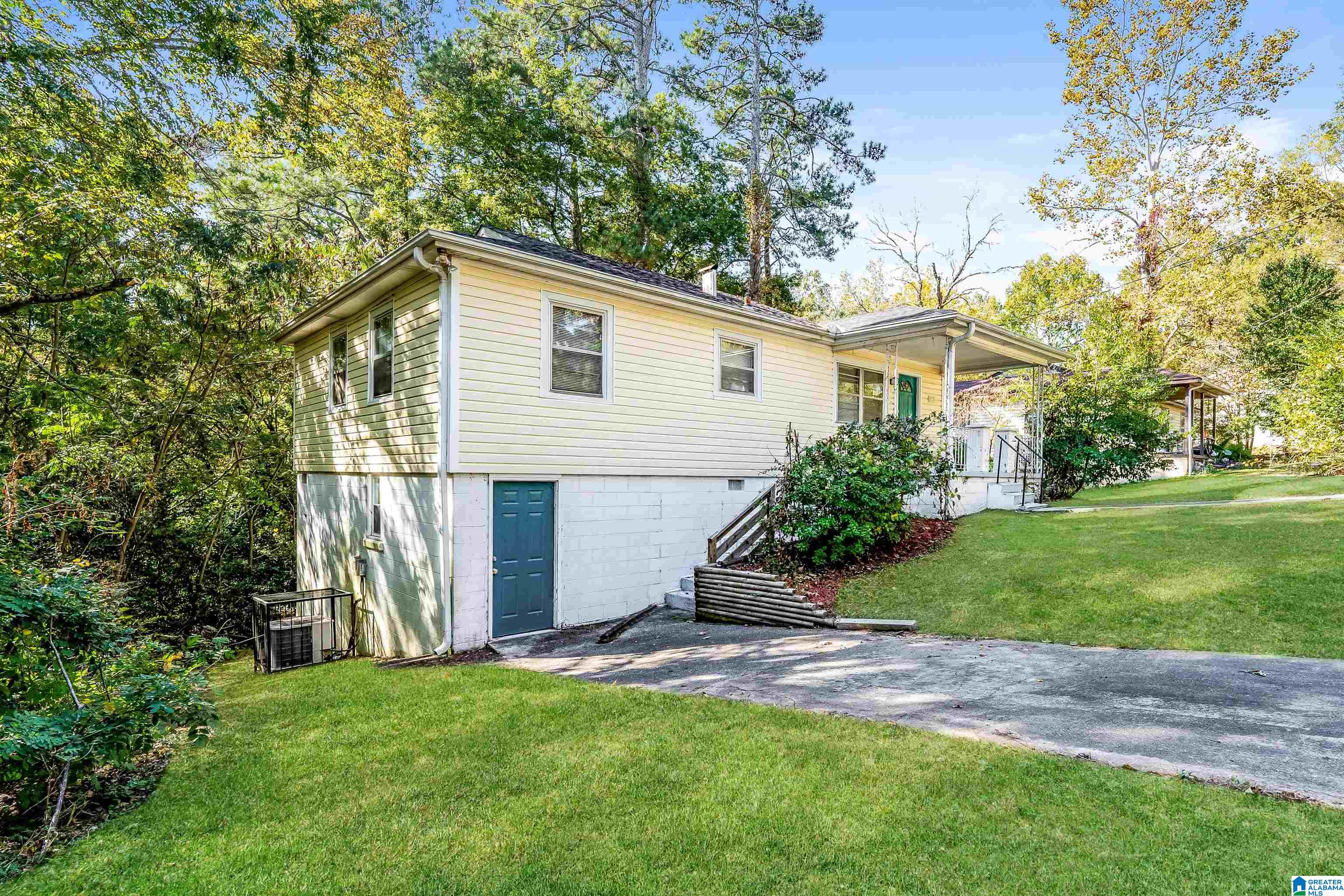 613 WOODLAND COURT NE