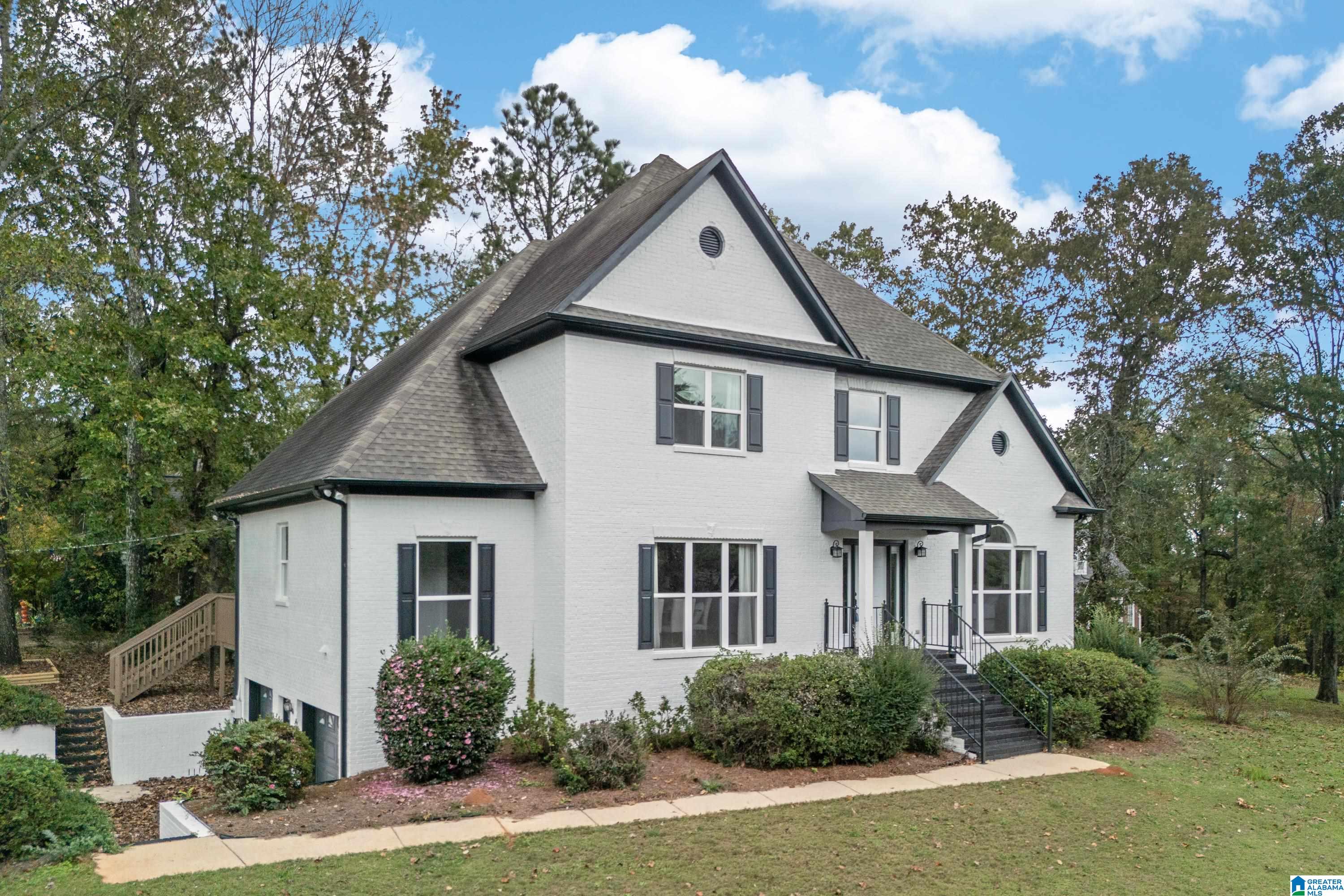 8640 LAKE DRIVE