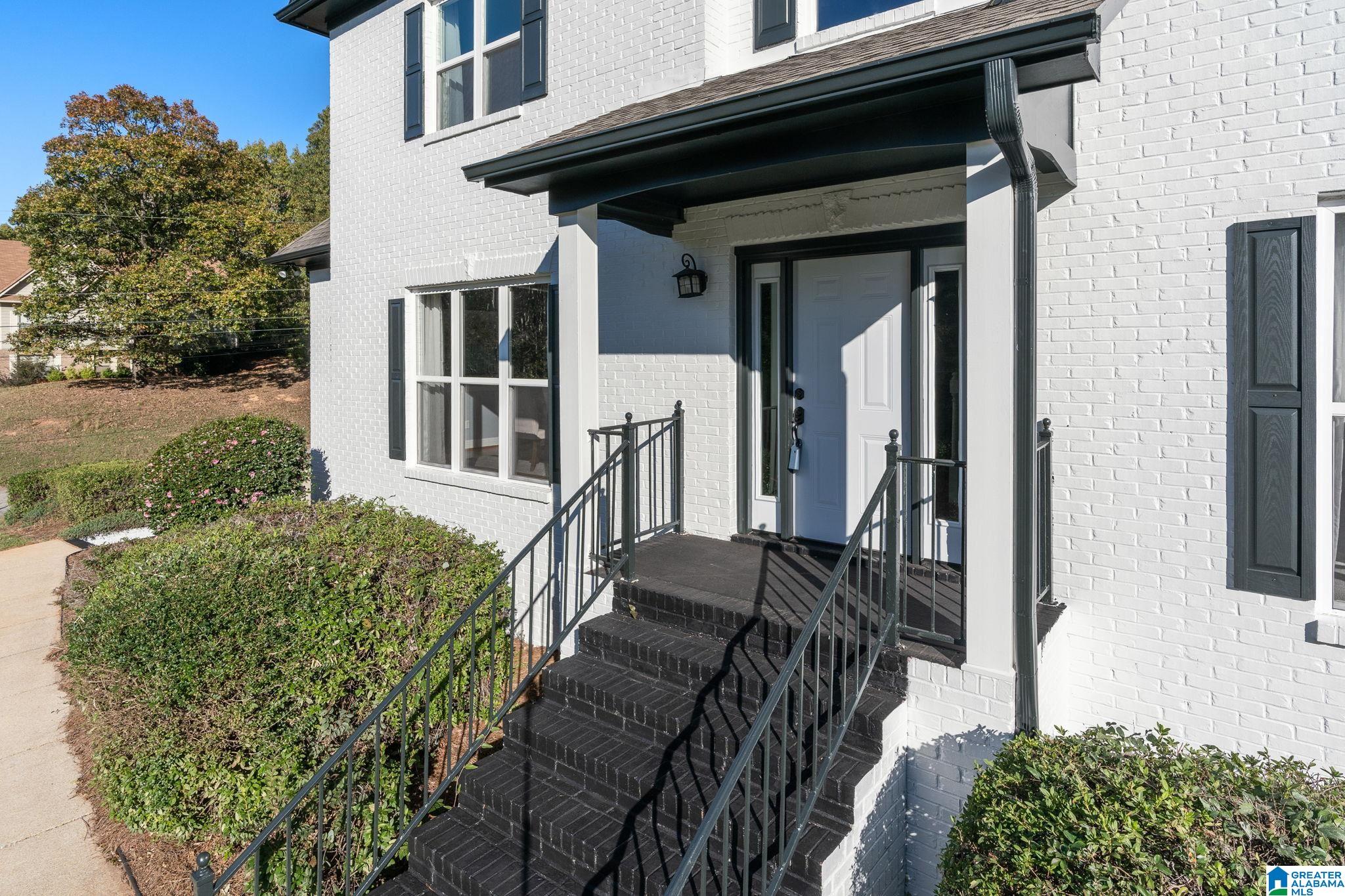8640 LAKE DRIVE