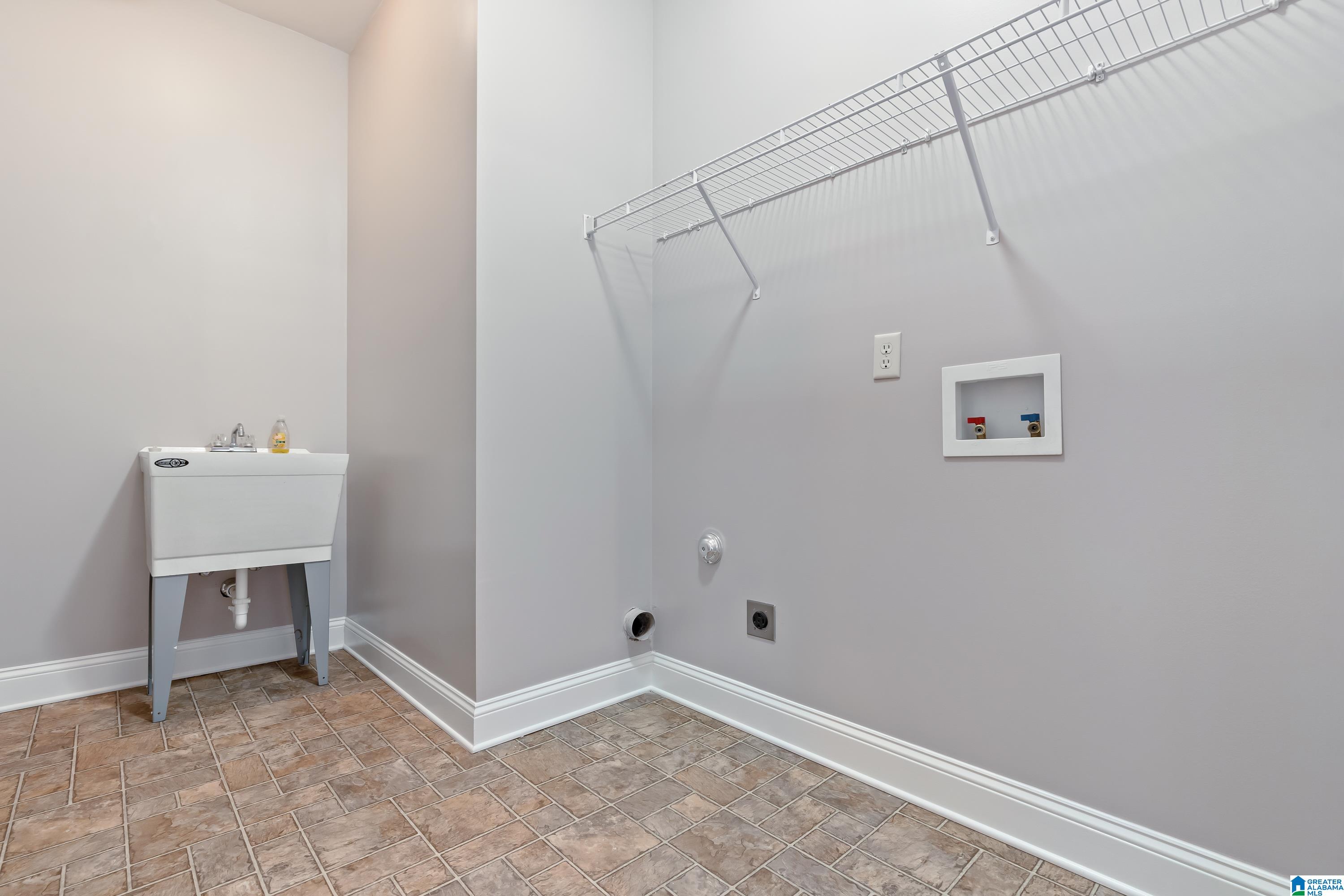 3433 LONE OAK LANE
