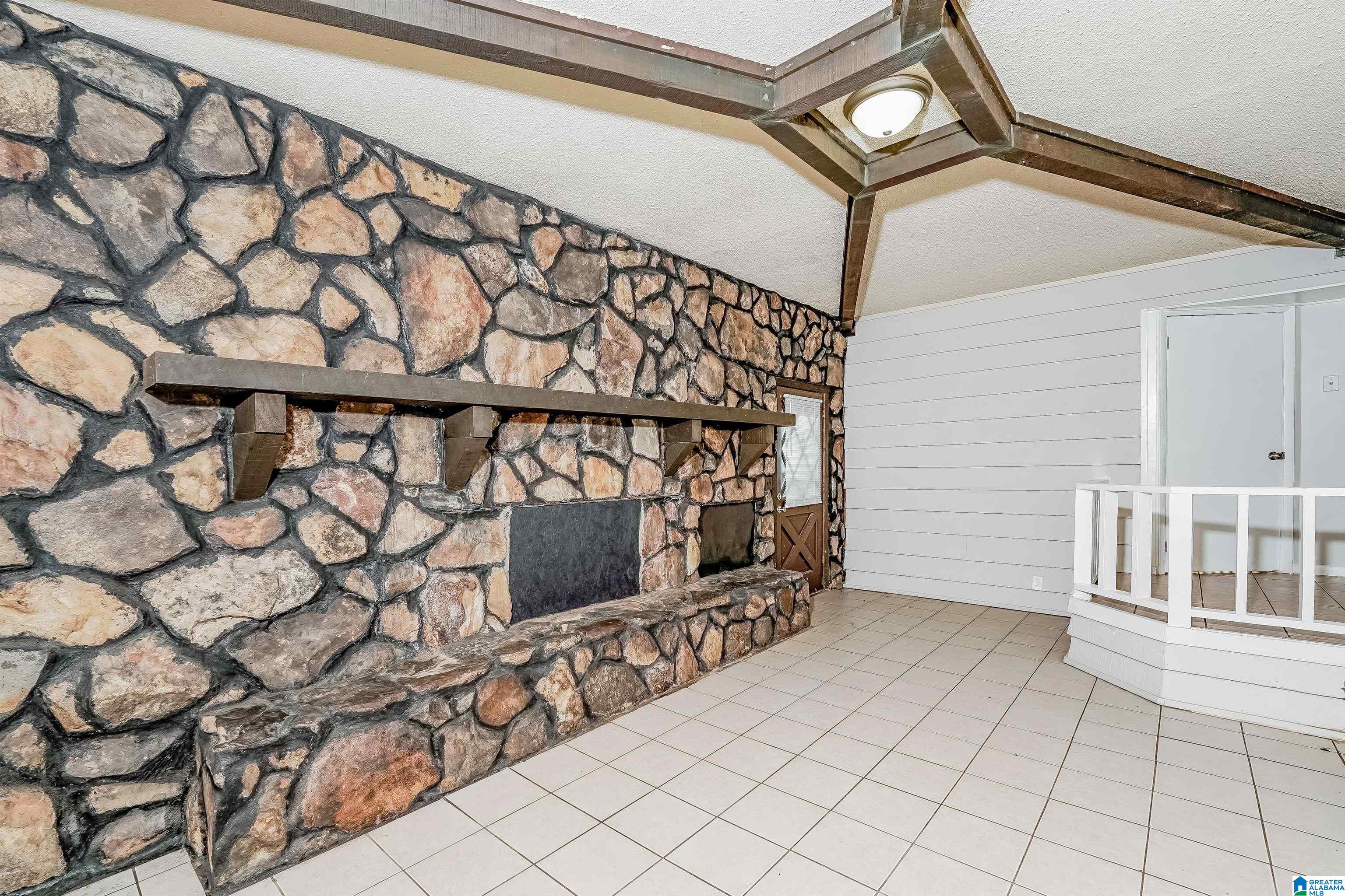 4905 ROBBINS DRIVE