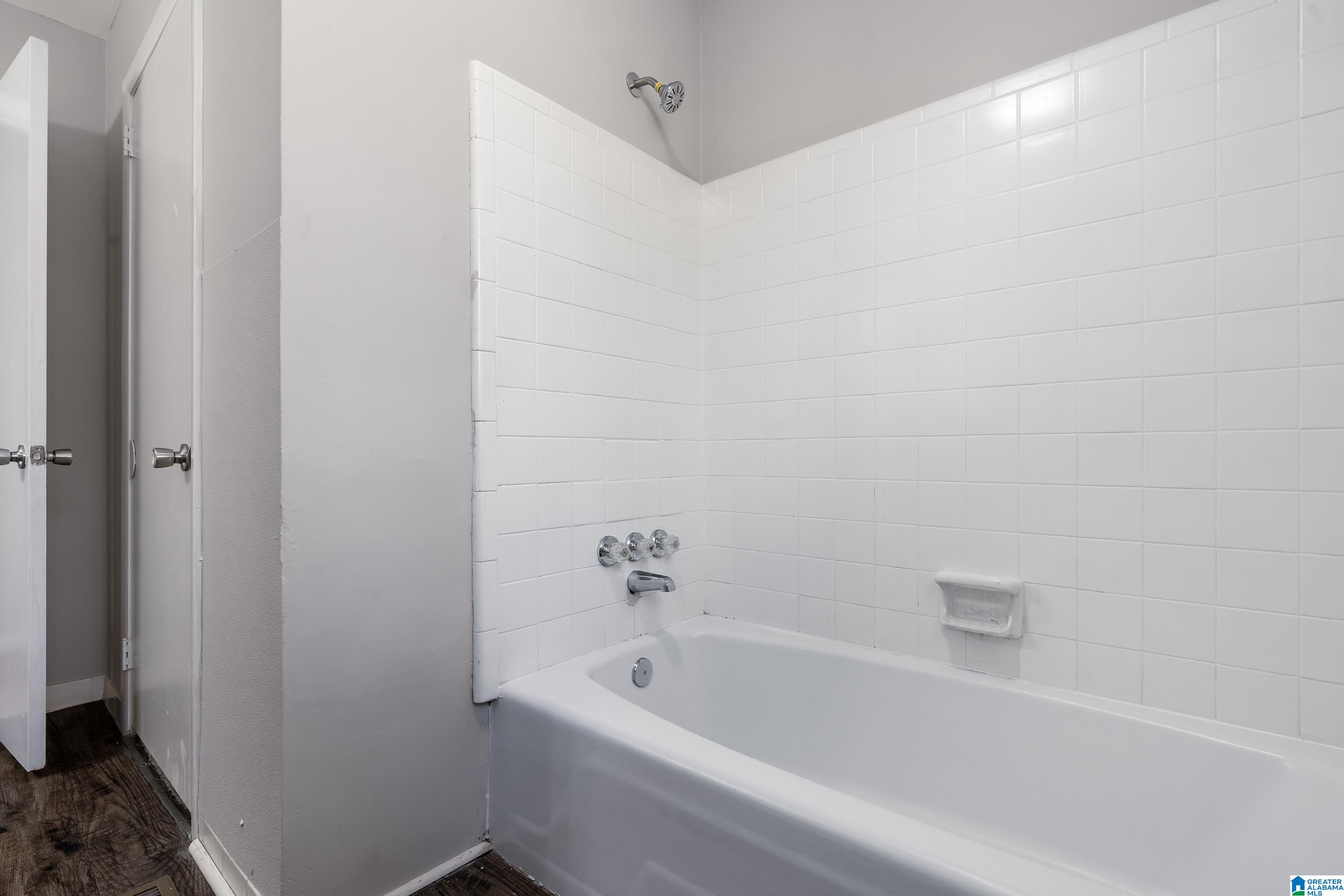 2708 6TH STREET NE