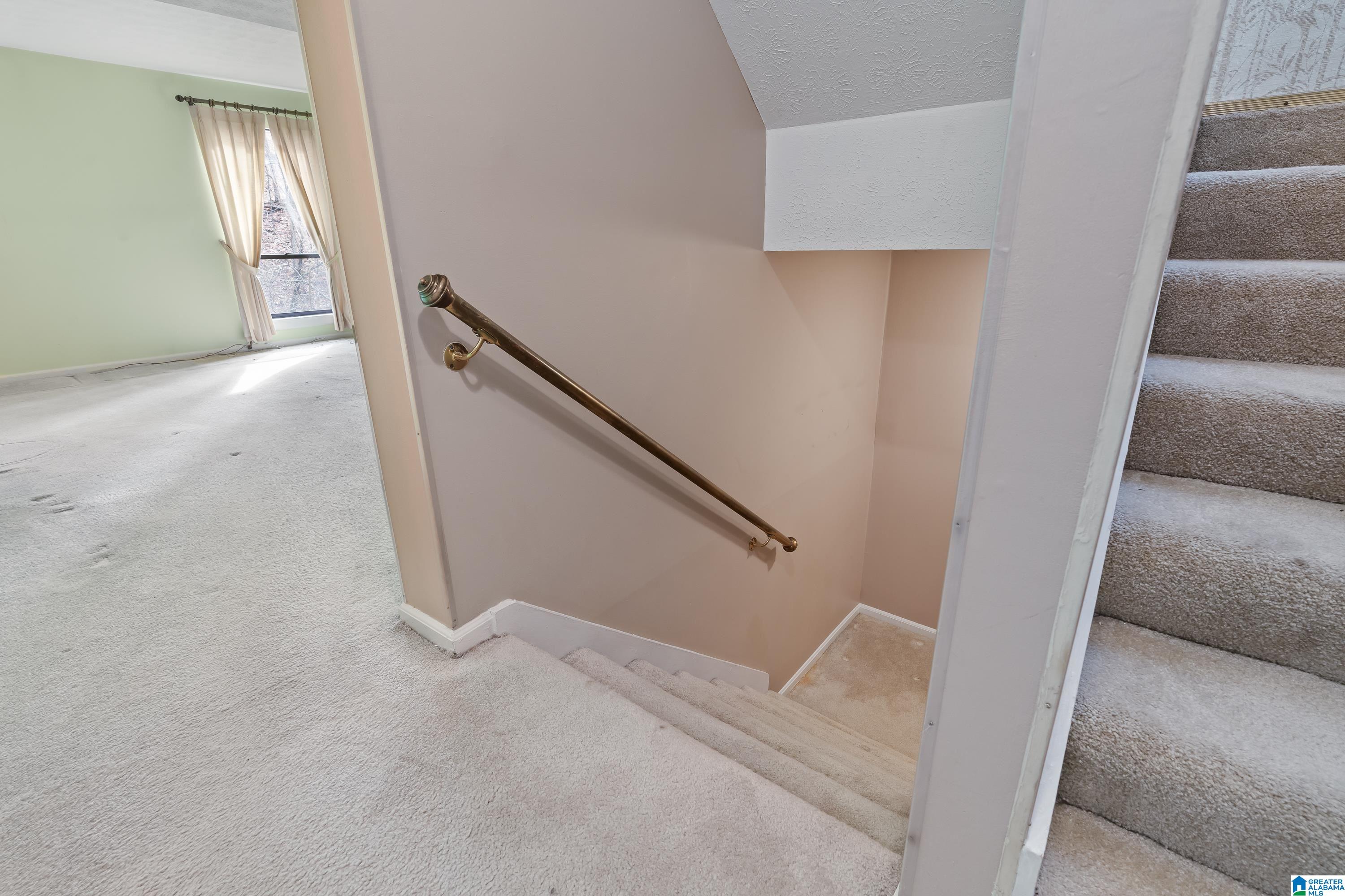 1045 IVY HILLS CIRCLE 1045