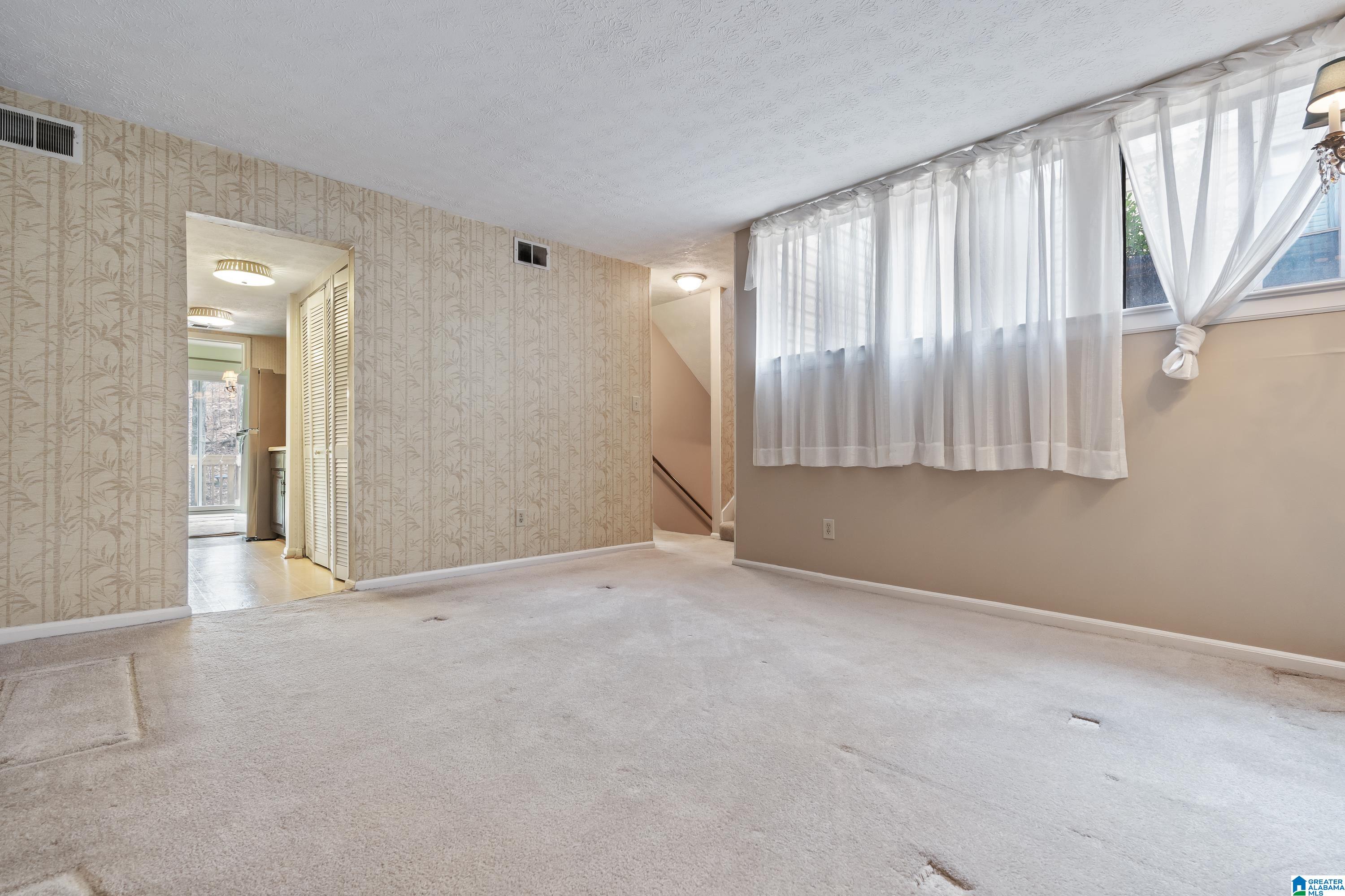 1045 IVY HILLS CIRCLE 1045