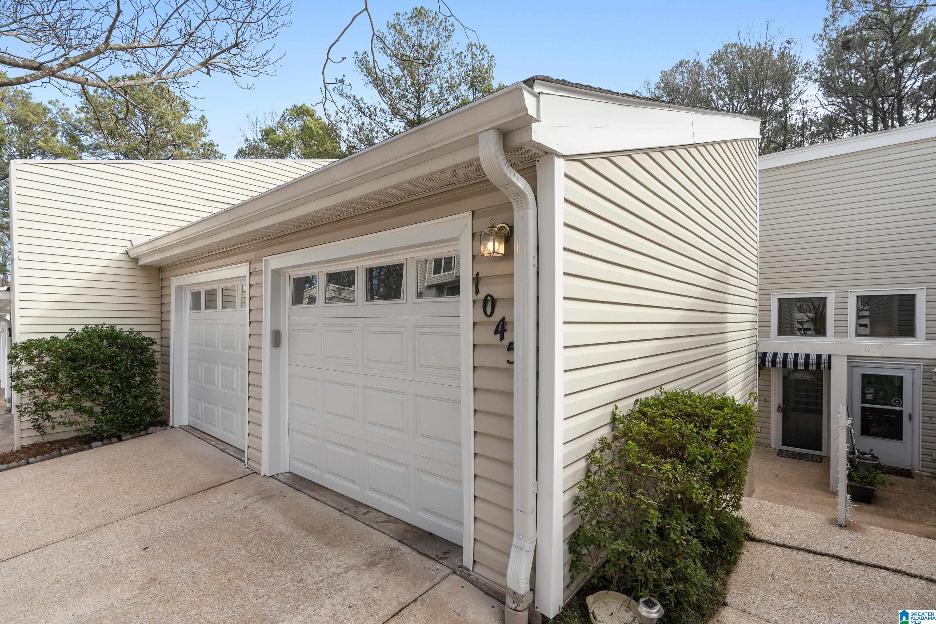 1045 IVY HILLS CIRCLE 1045