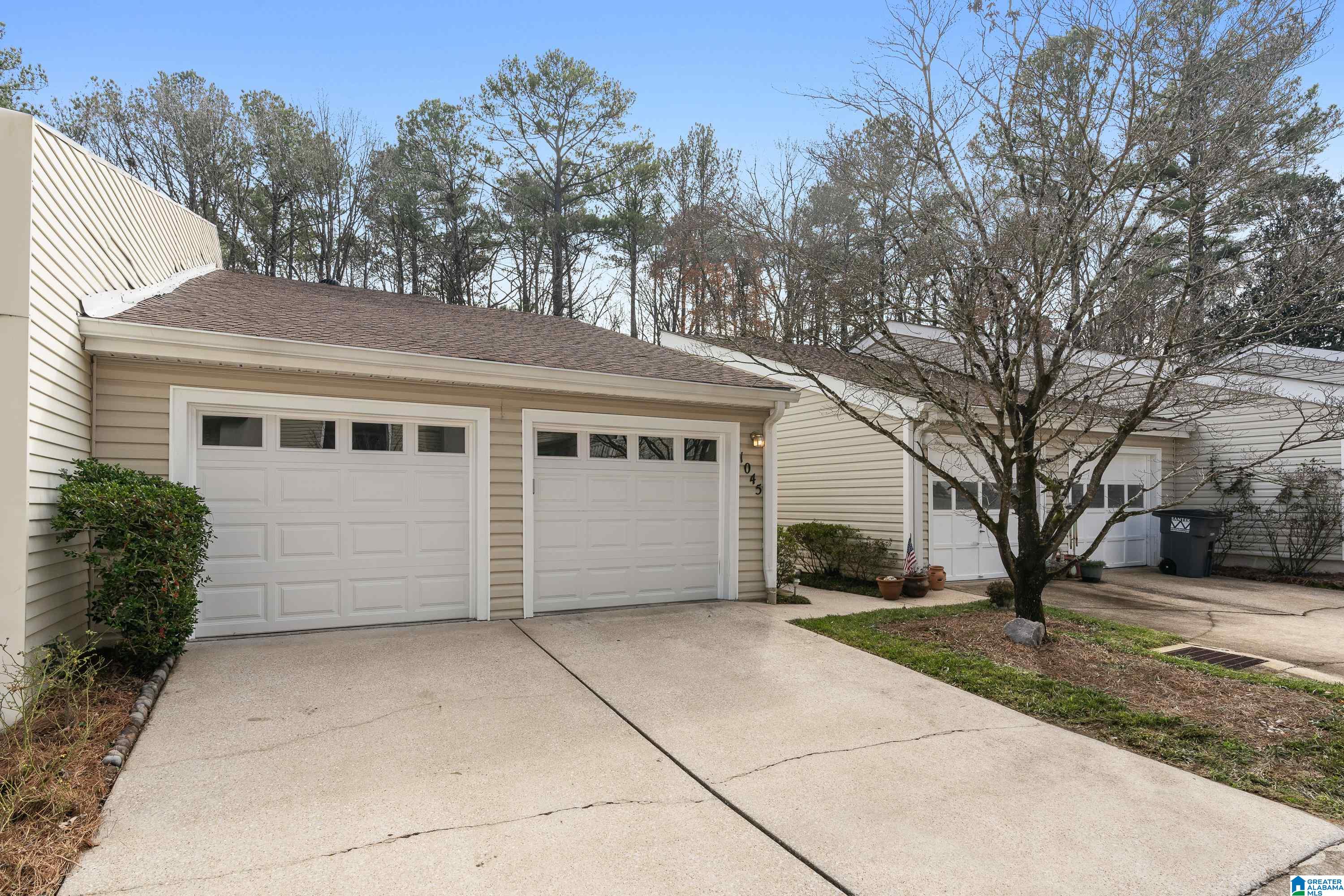 1045 IVY HILLS CIRCLE 1045
