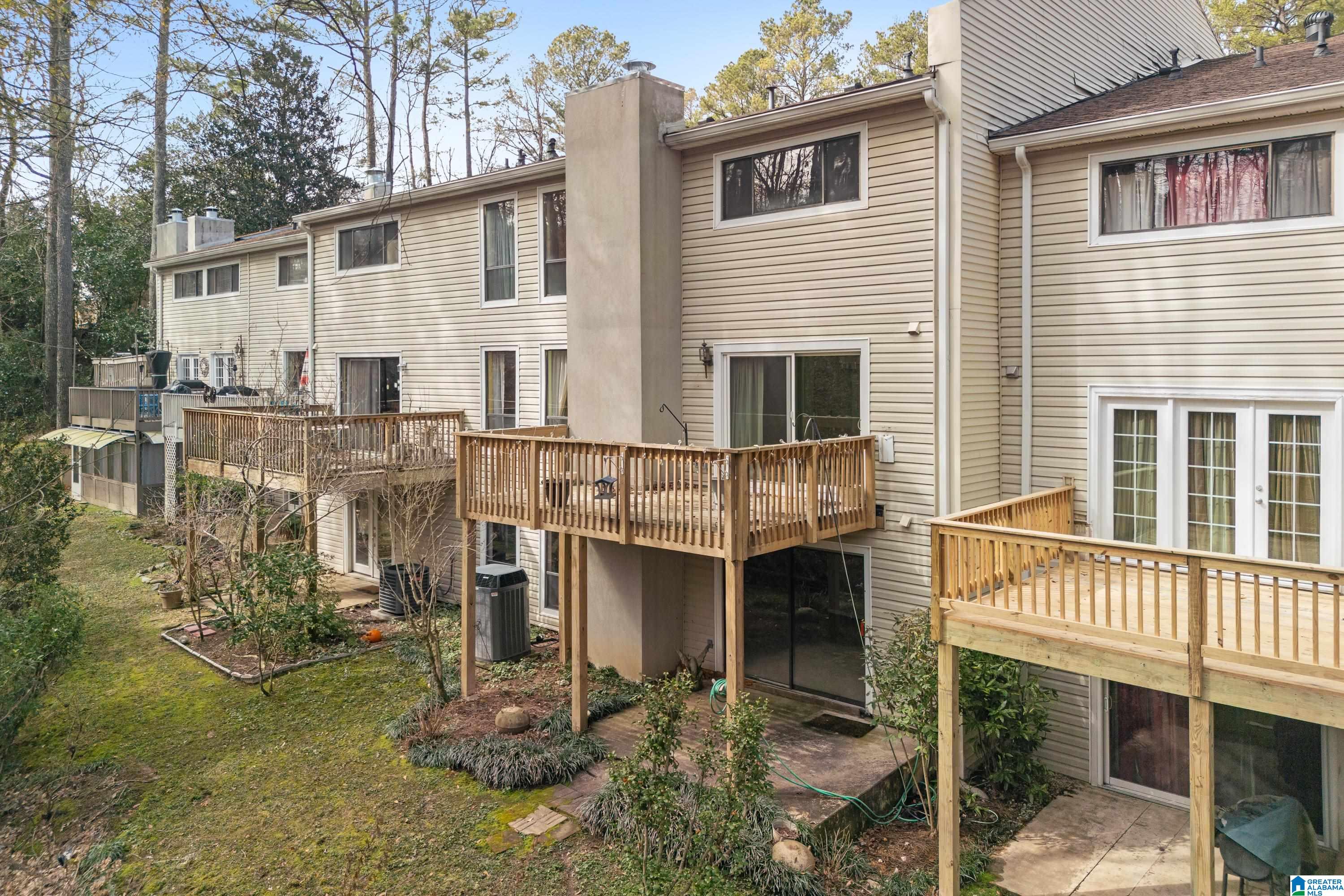 1045 IVY HILLS CIRCLE 1045