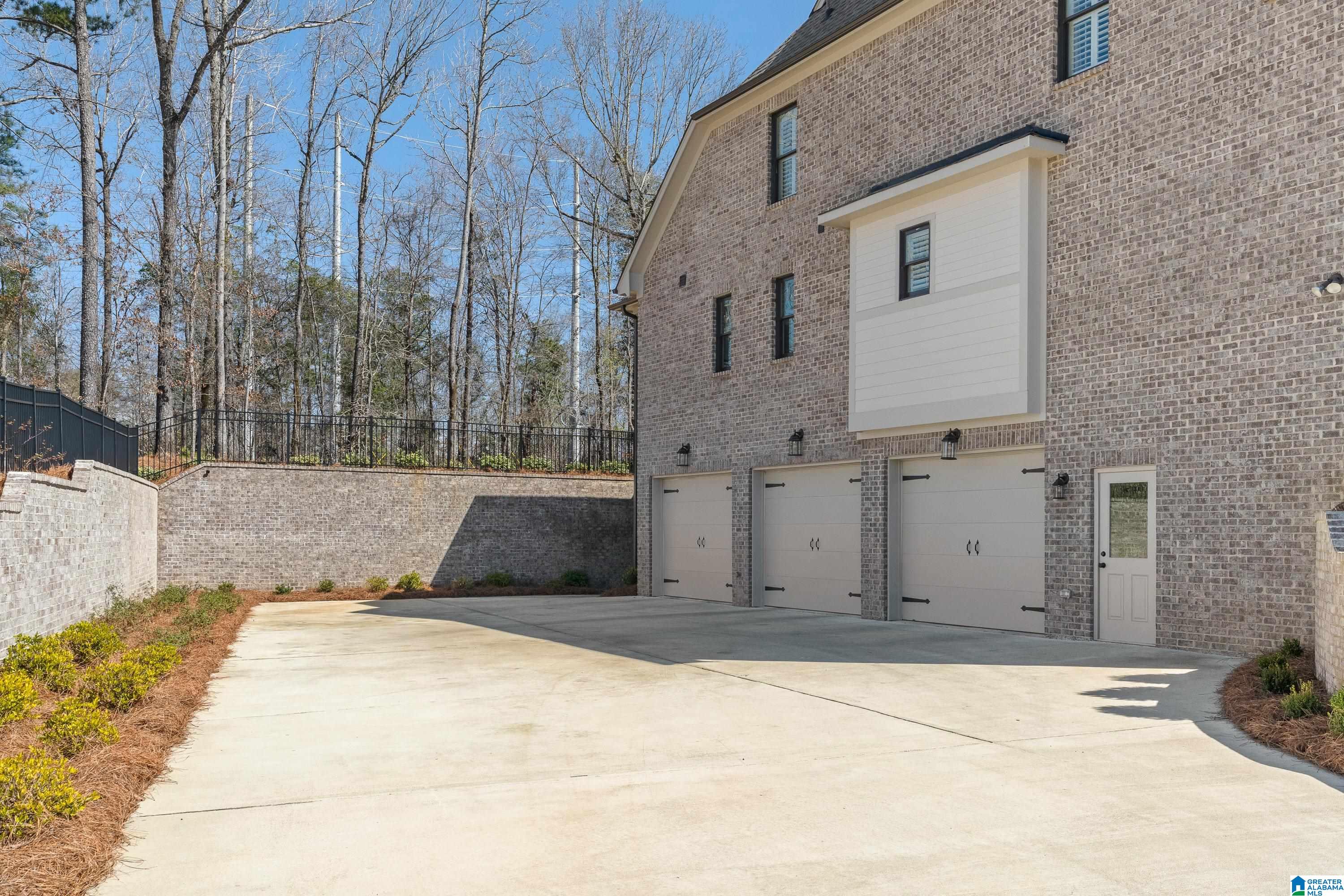 2049 HIGHLAND GATE WAY