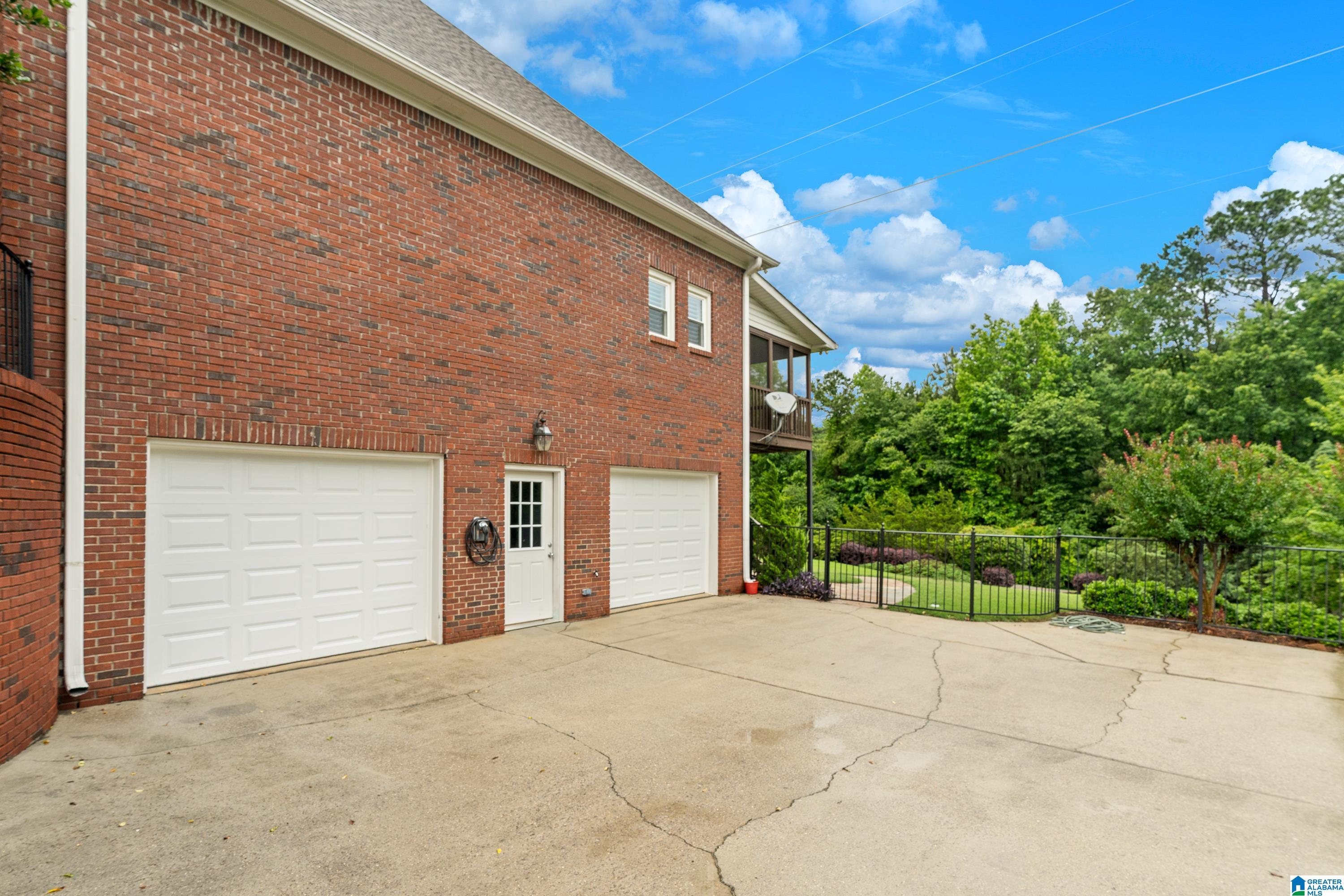 5265 LAKE CREST CIRCLE