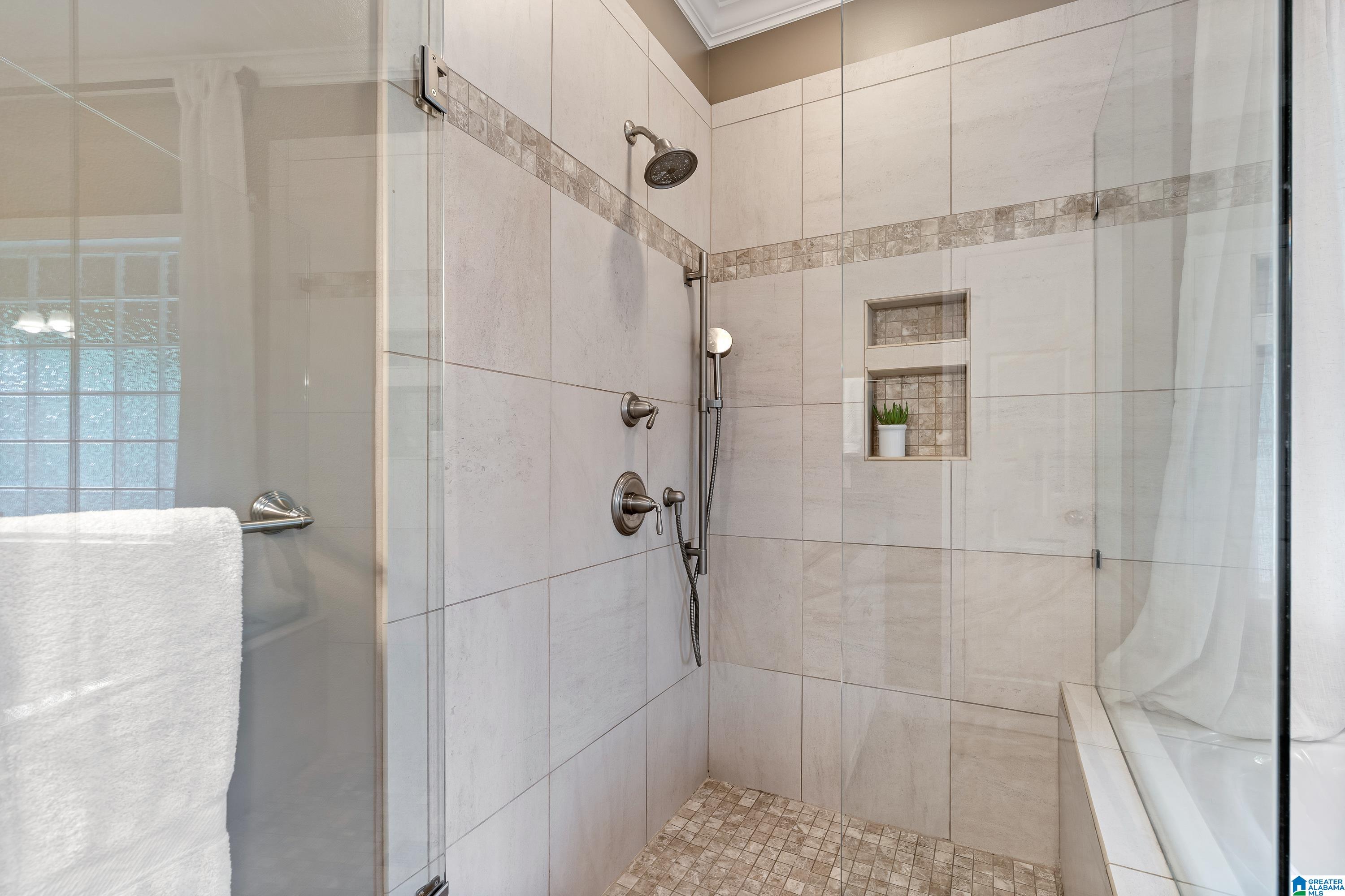 5265 LAKE CREST CIRCLE
